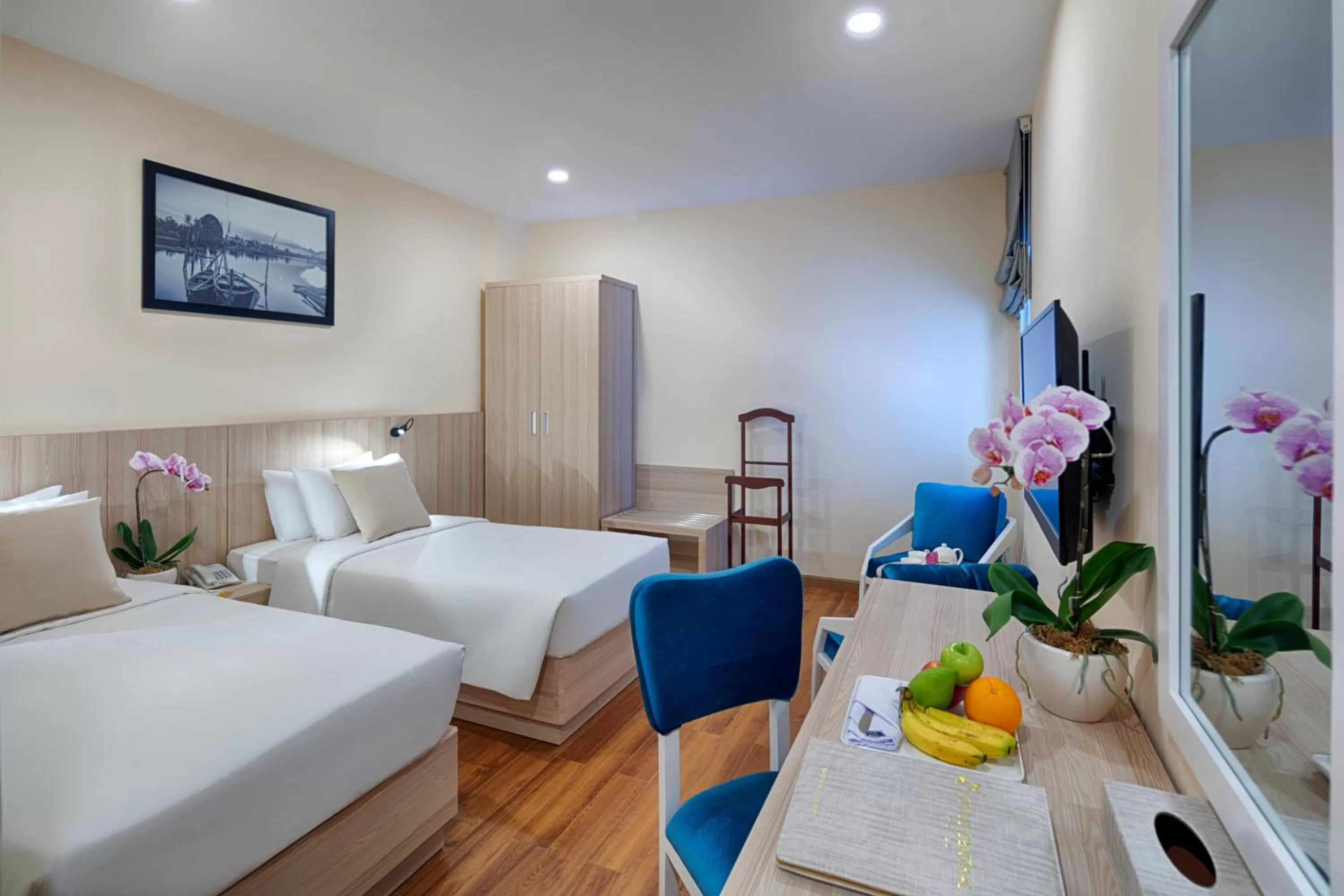 Garda Twin Room with Free 01 Signature Cocktail in Happy Life Grand Hotel & Rooftop Skybar