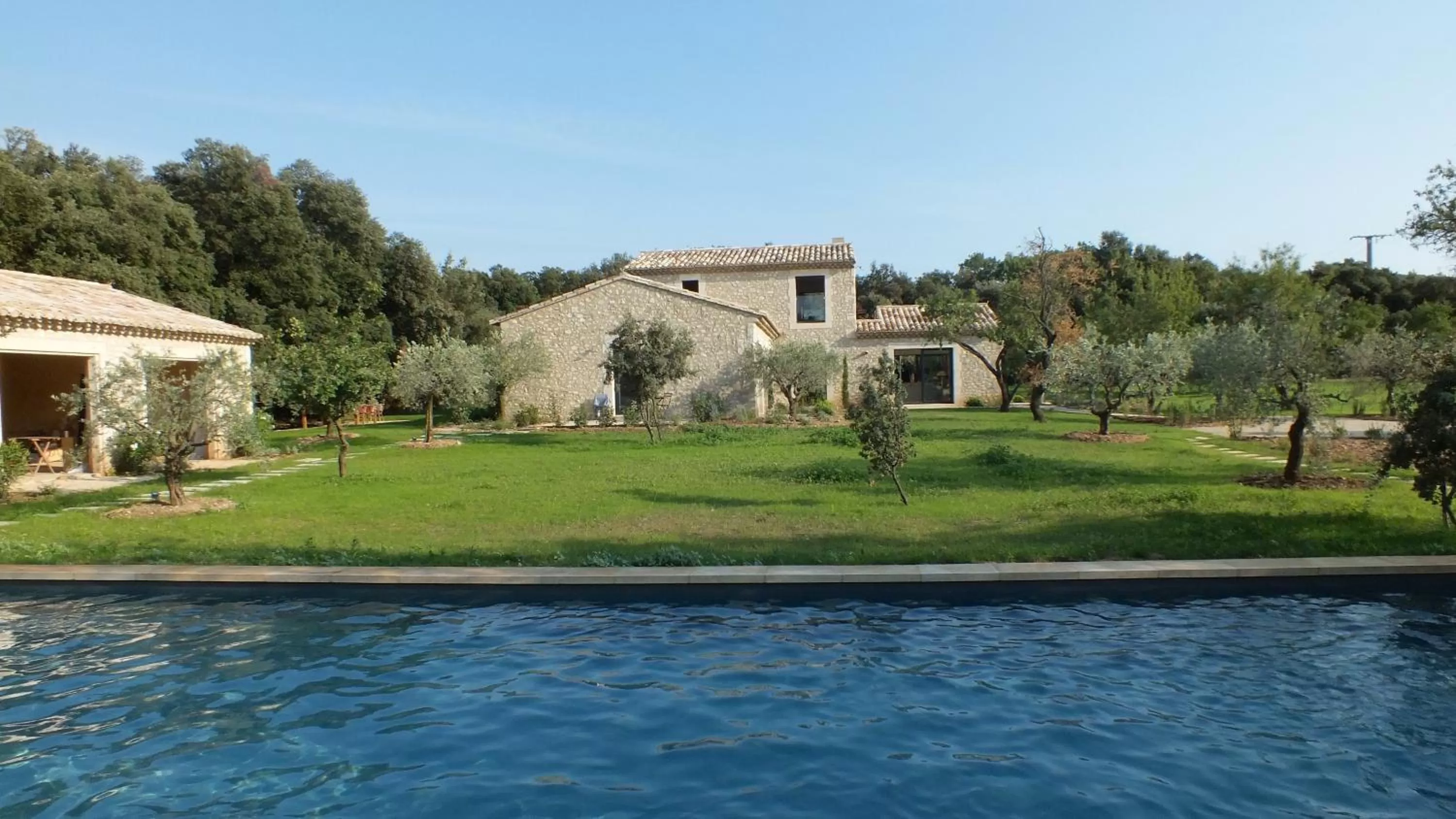 Day, Property Building in Mas Notre Dame