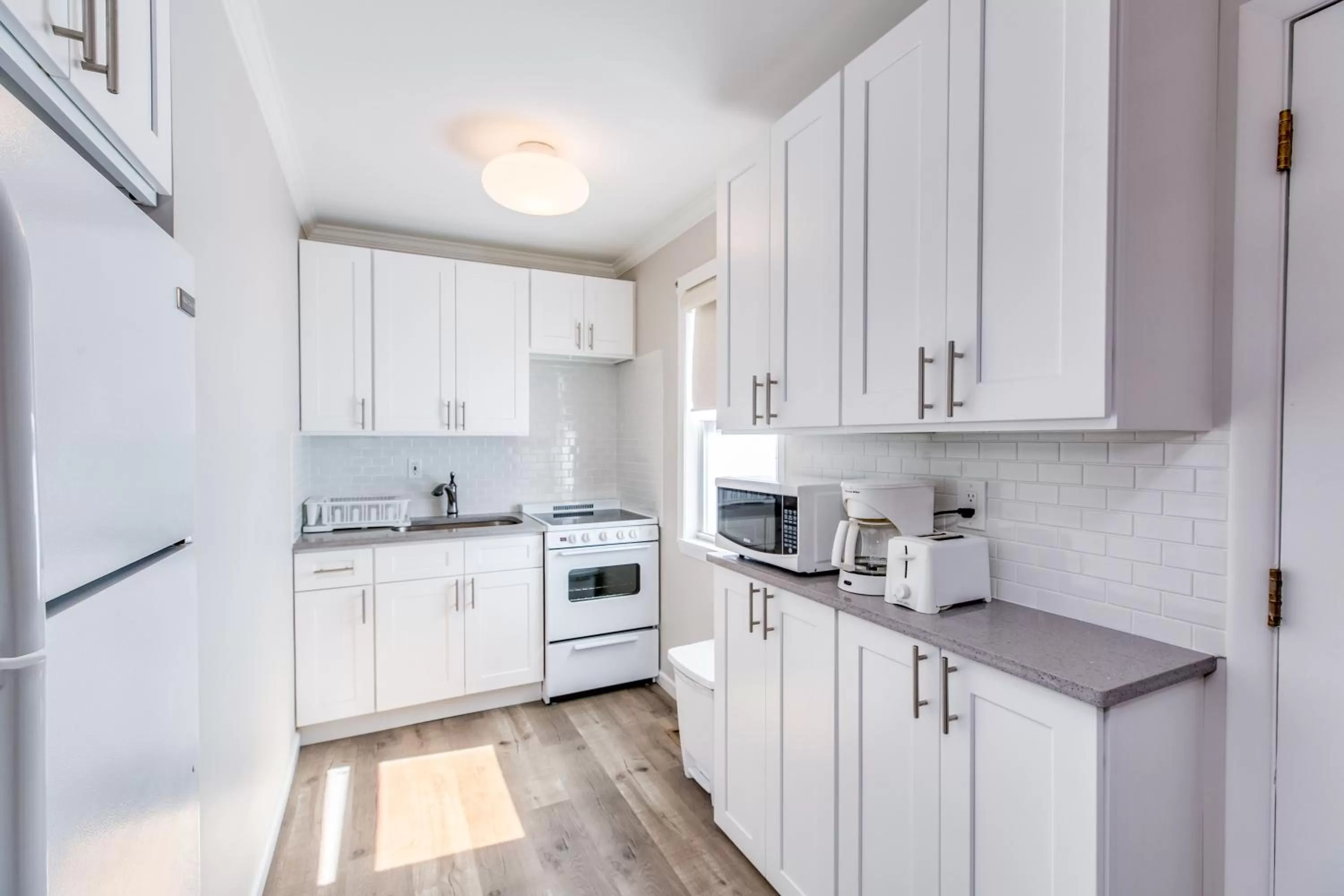 Kitchen/Kitchenette in Colonial Shores Resort