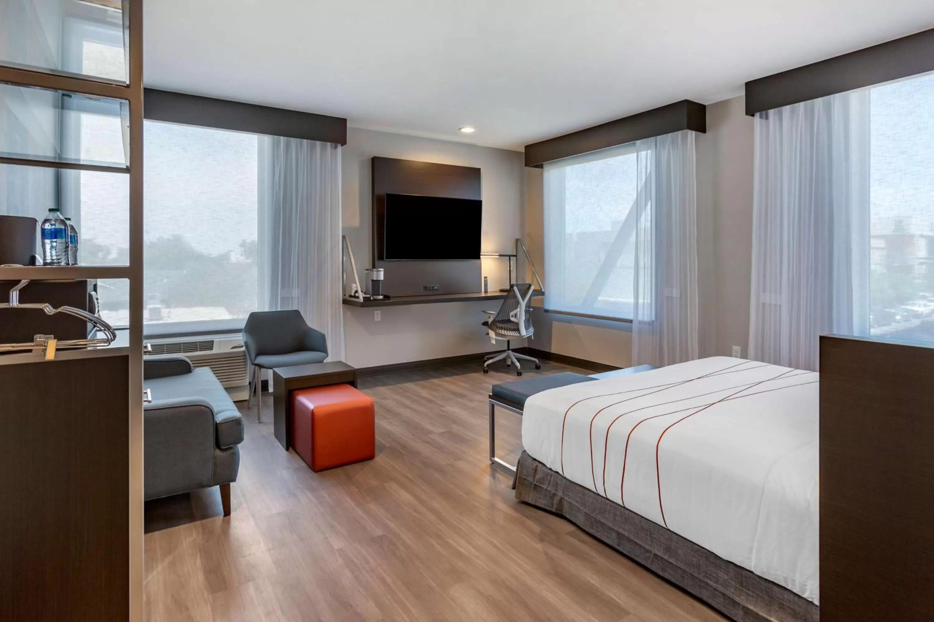 Bedroom, Bed in Vīb Hotel by Best Western Phoenix - Tempe