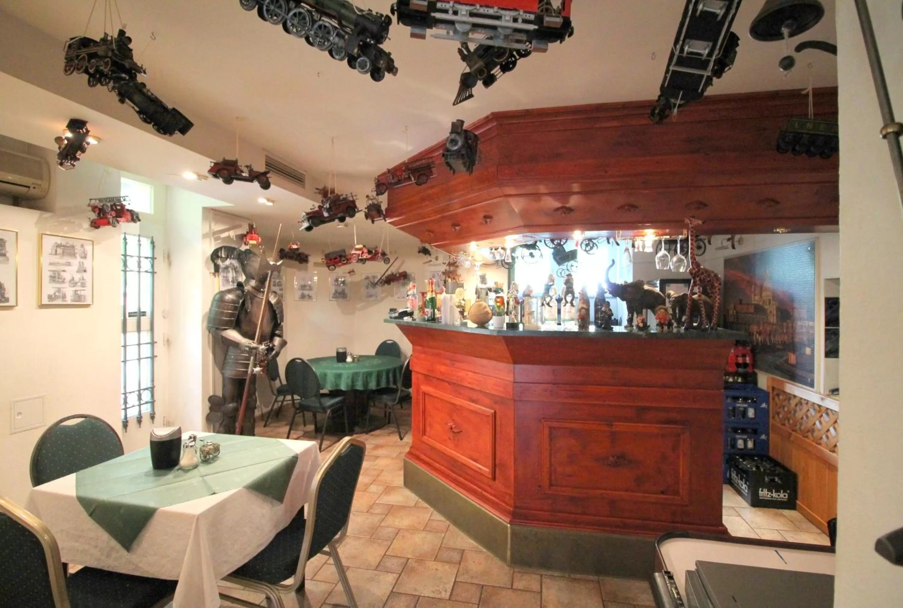 Lounge or bar in Hotel Zu den Linden