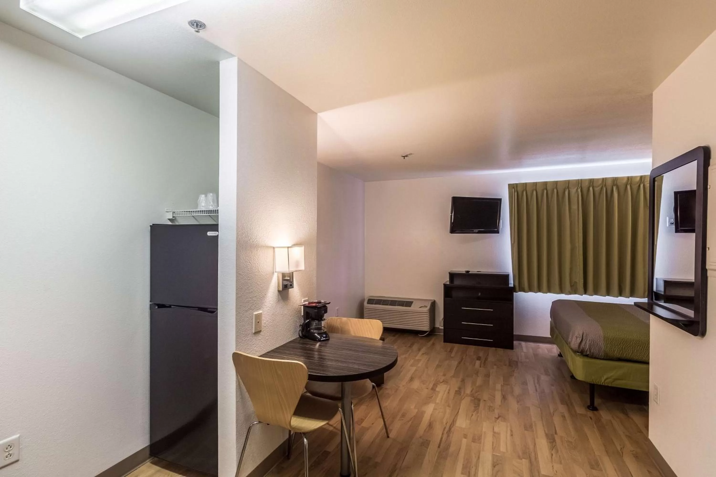 Photo of the whole room in Studio 6-Mcallen, TX