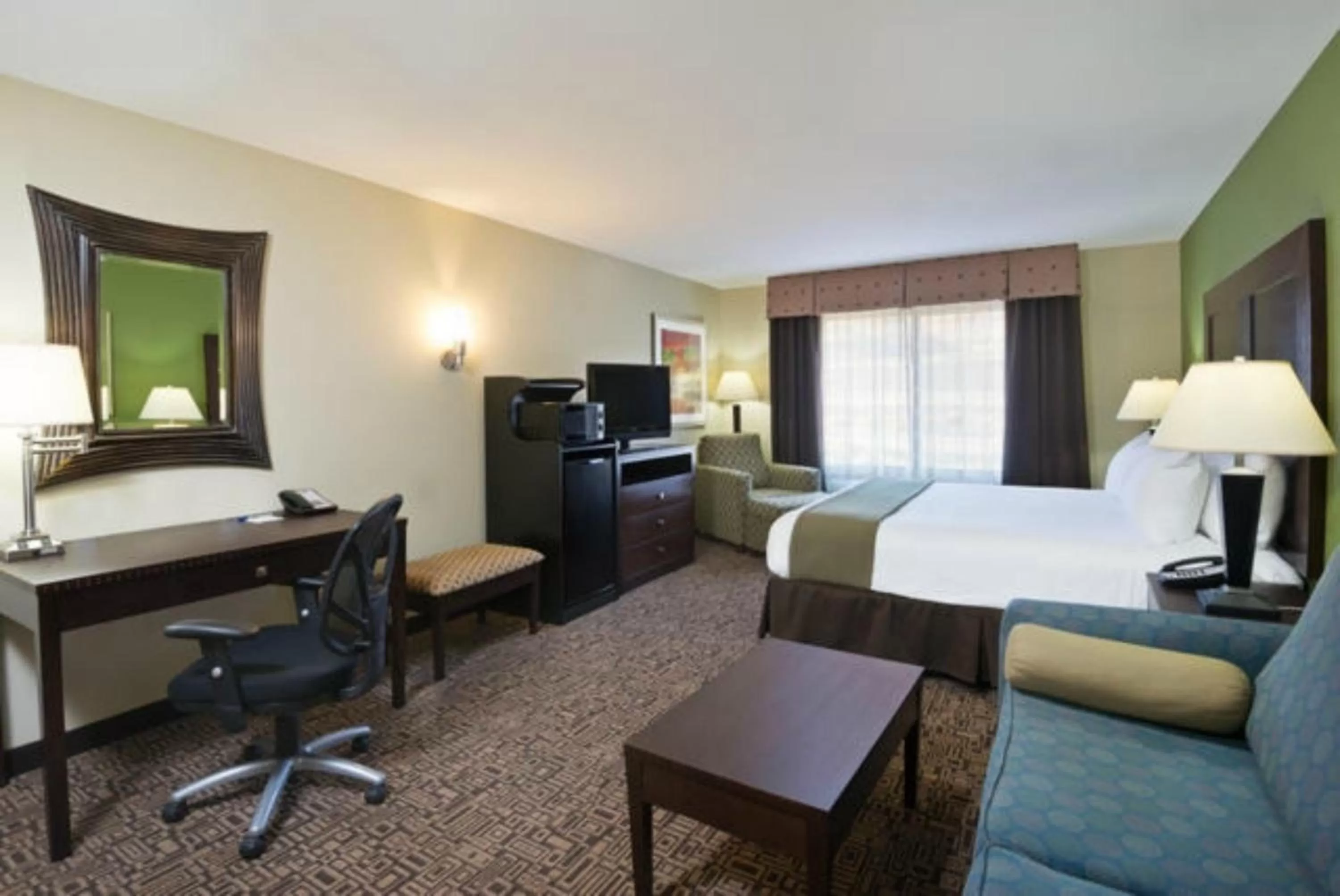 Photo of the whole room, Bed in Holiday Inn Express & Suites Richfield by IHG