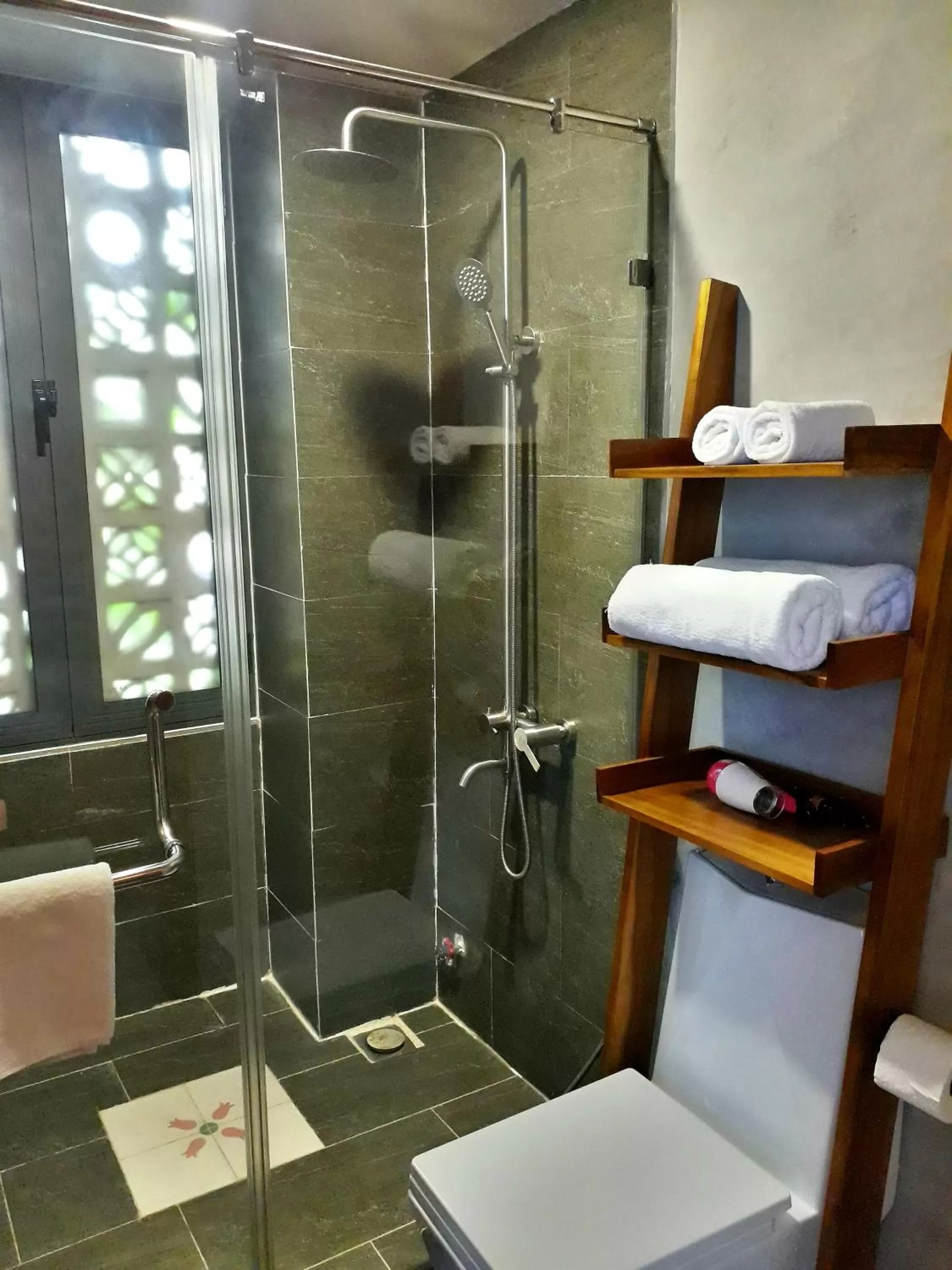 Bathroom in Pink Tulip Hoi An