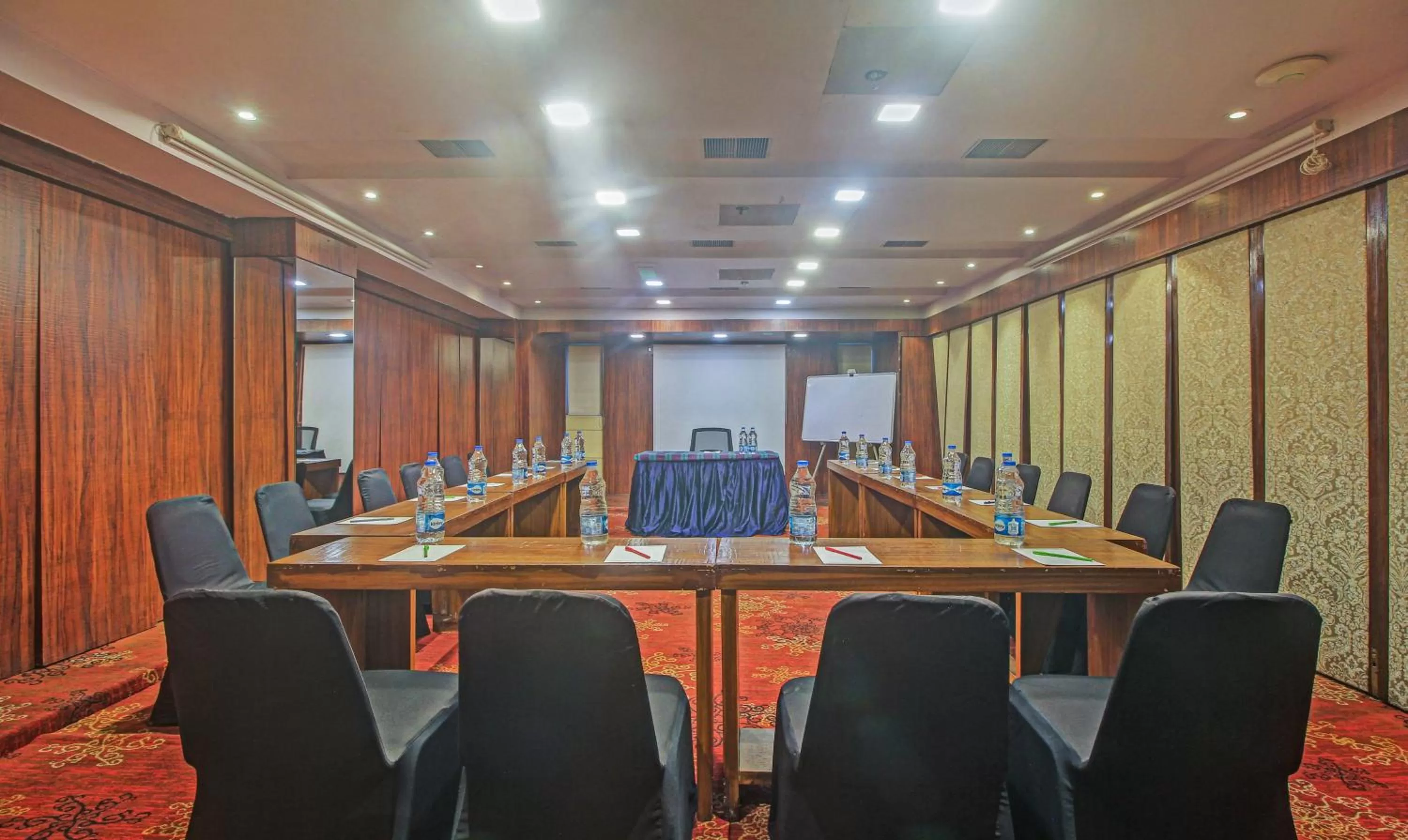 Meeting/conference room in Treebo Tryst Dee Empresa