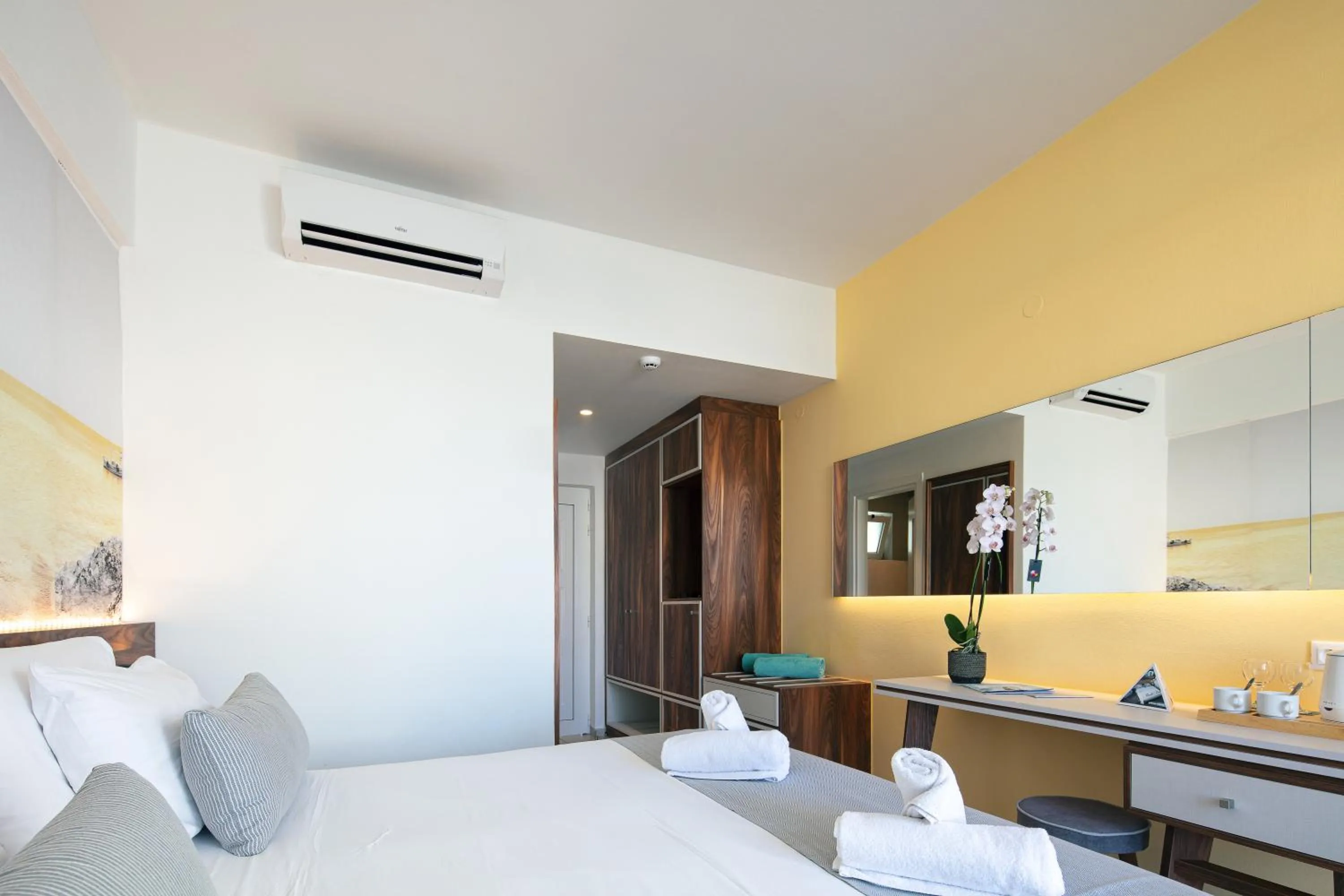 Photo of the whole room, Bed in Atrium Ambiance Hotel