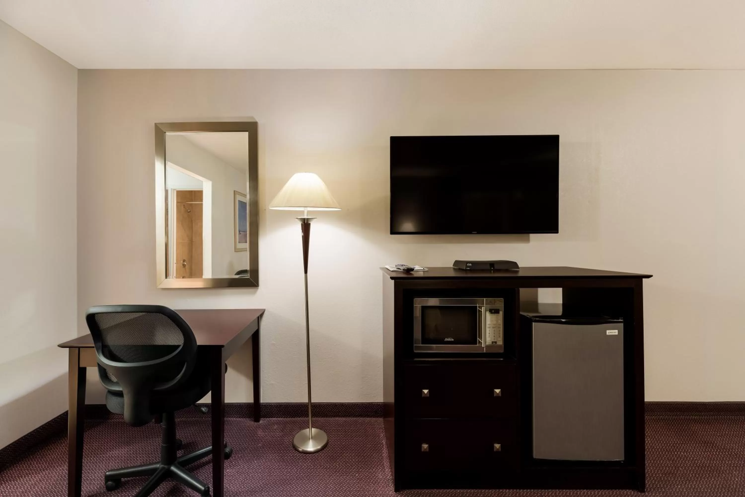 TV and multimedia in Americas Best Value Inn Alpine