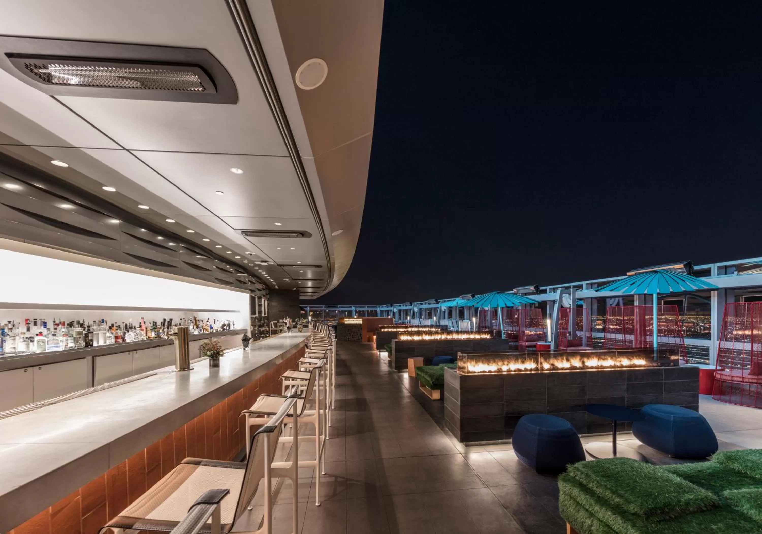 Lounge or bar in InterContinental - Los Angeles Downtown by IHG