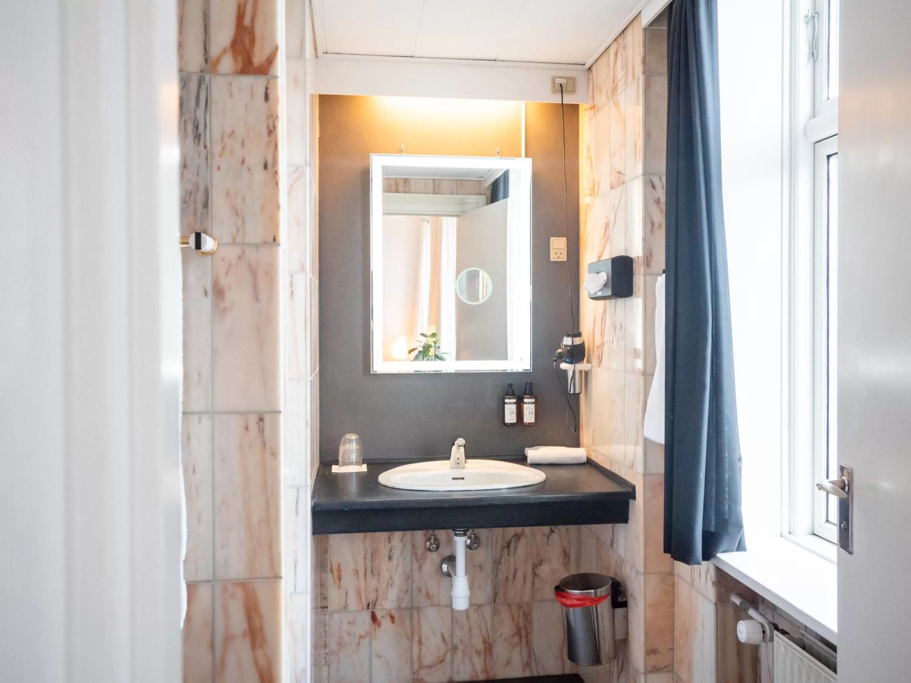 Shower in Hotel Europa