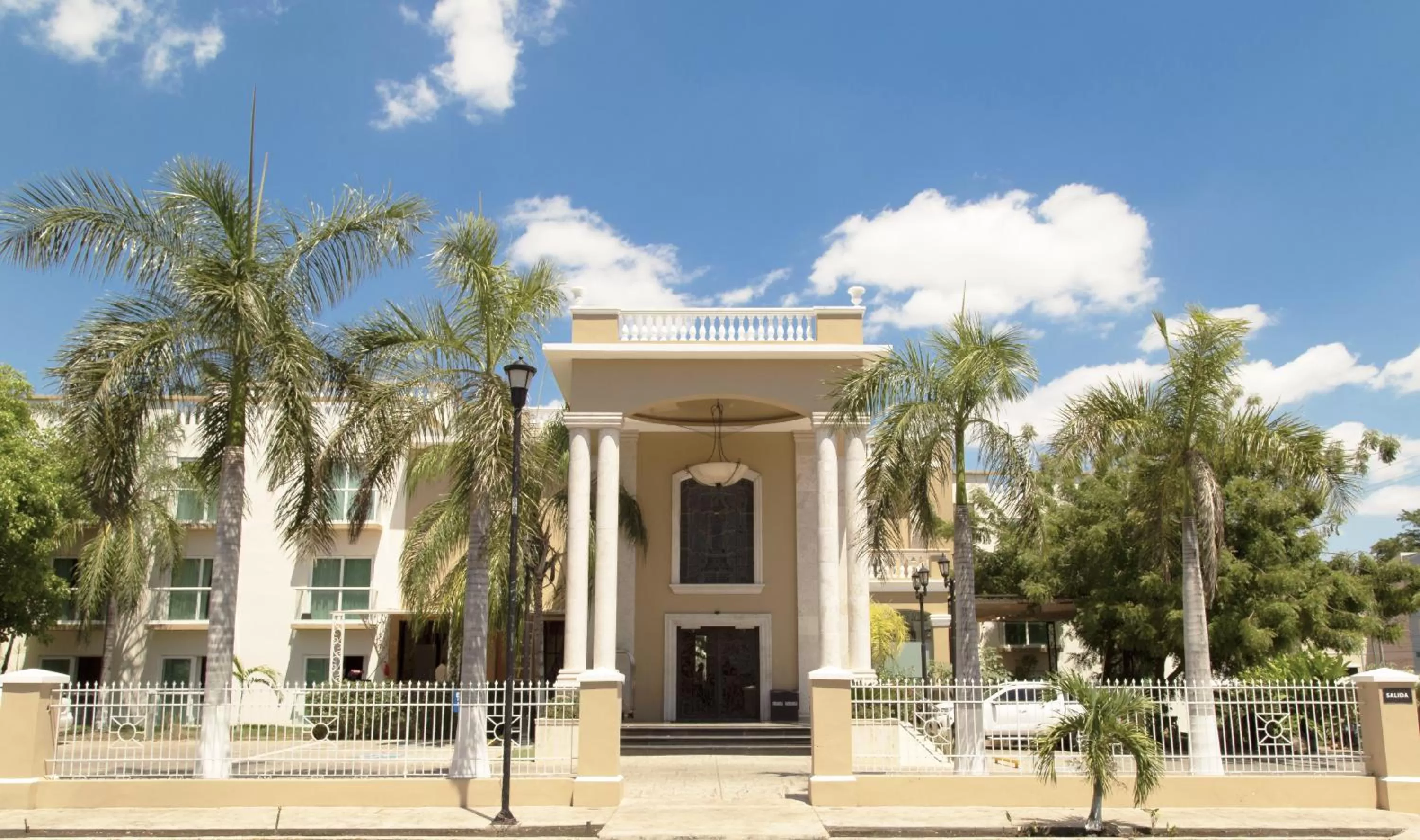 Property building in Wyndham Merida