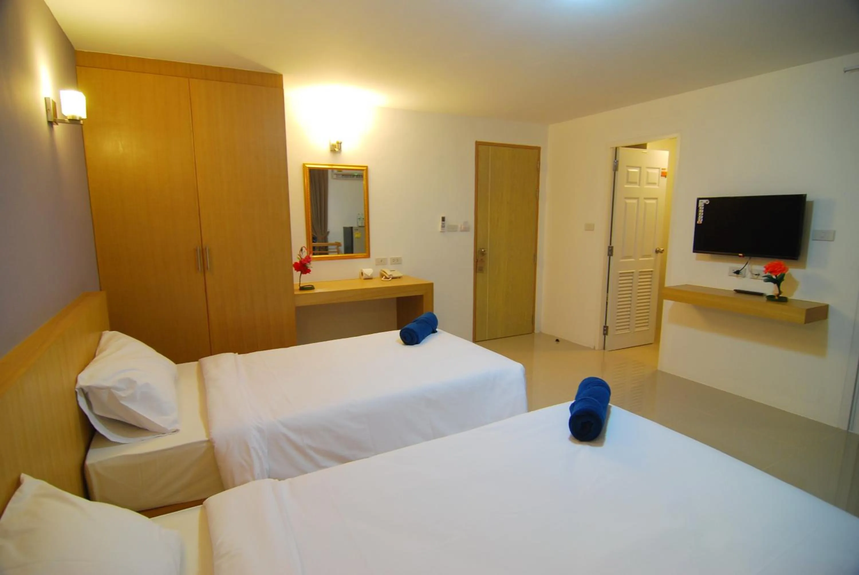 Communal lounge/ TV room, Bed in Leelawadee Naka