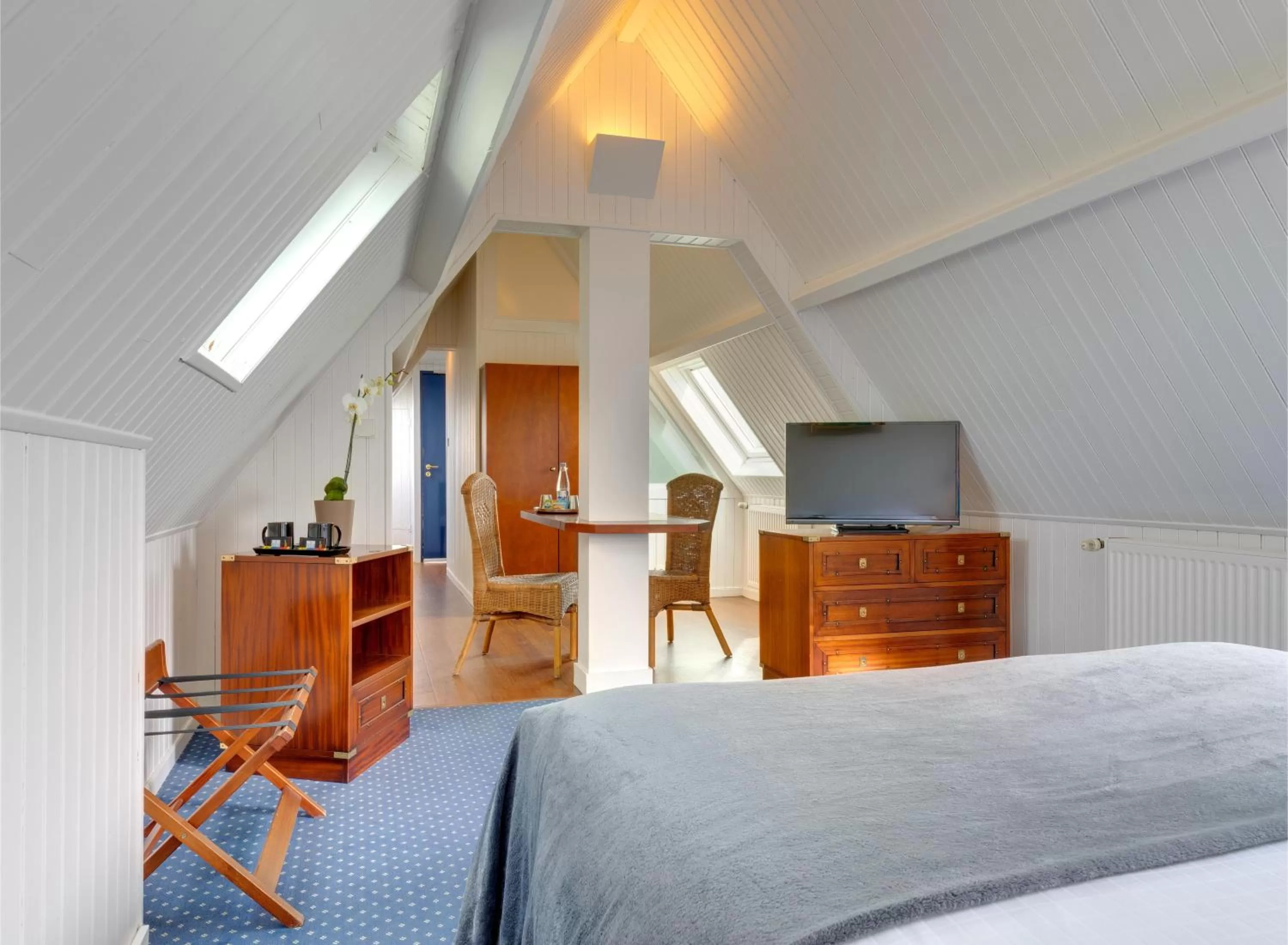 Bed, TV/Entertainment Center in Ar Men Du, Hôtel 3 Etoiles Restaurant Gastronomique Durable