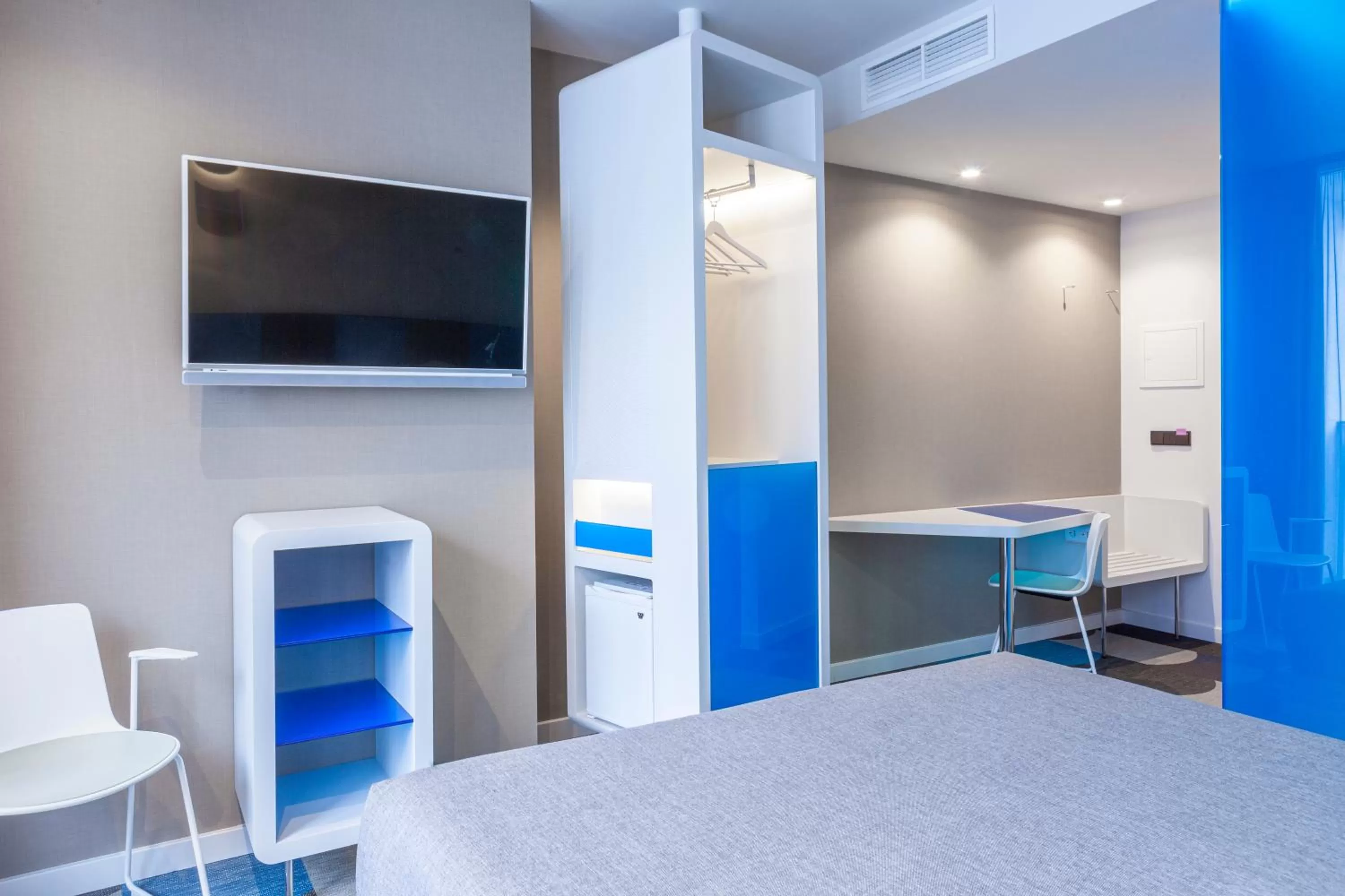 TV and multimedia, Bed in Hotel Macià Sevilla Kubb