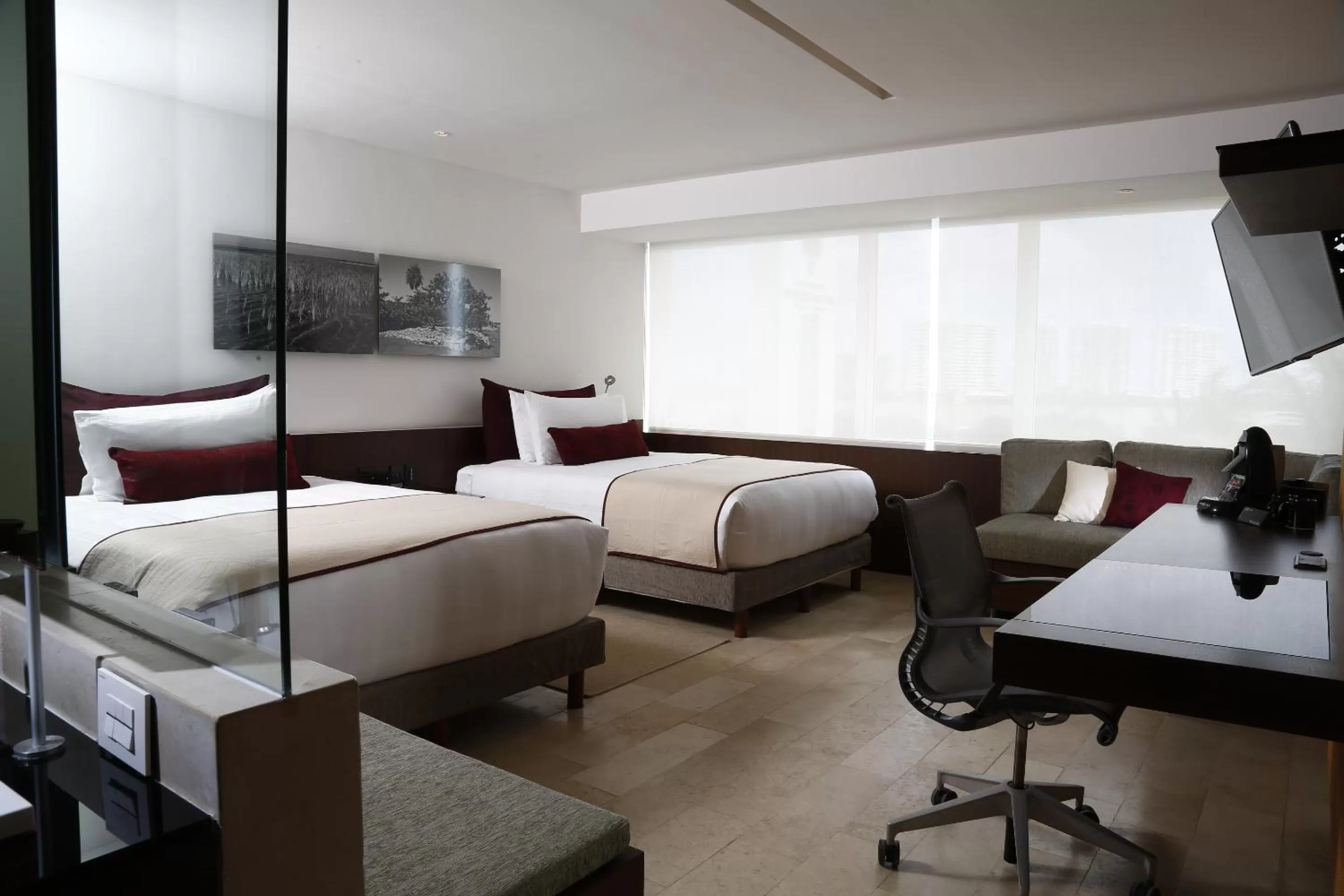 Photo of the whole room, Bed in Presidente InterContinental Cancun Resort