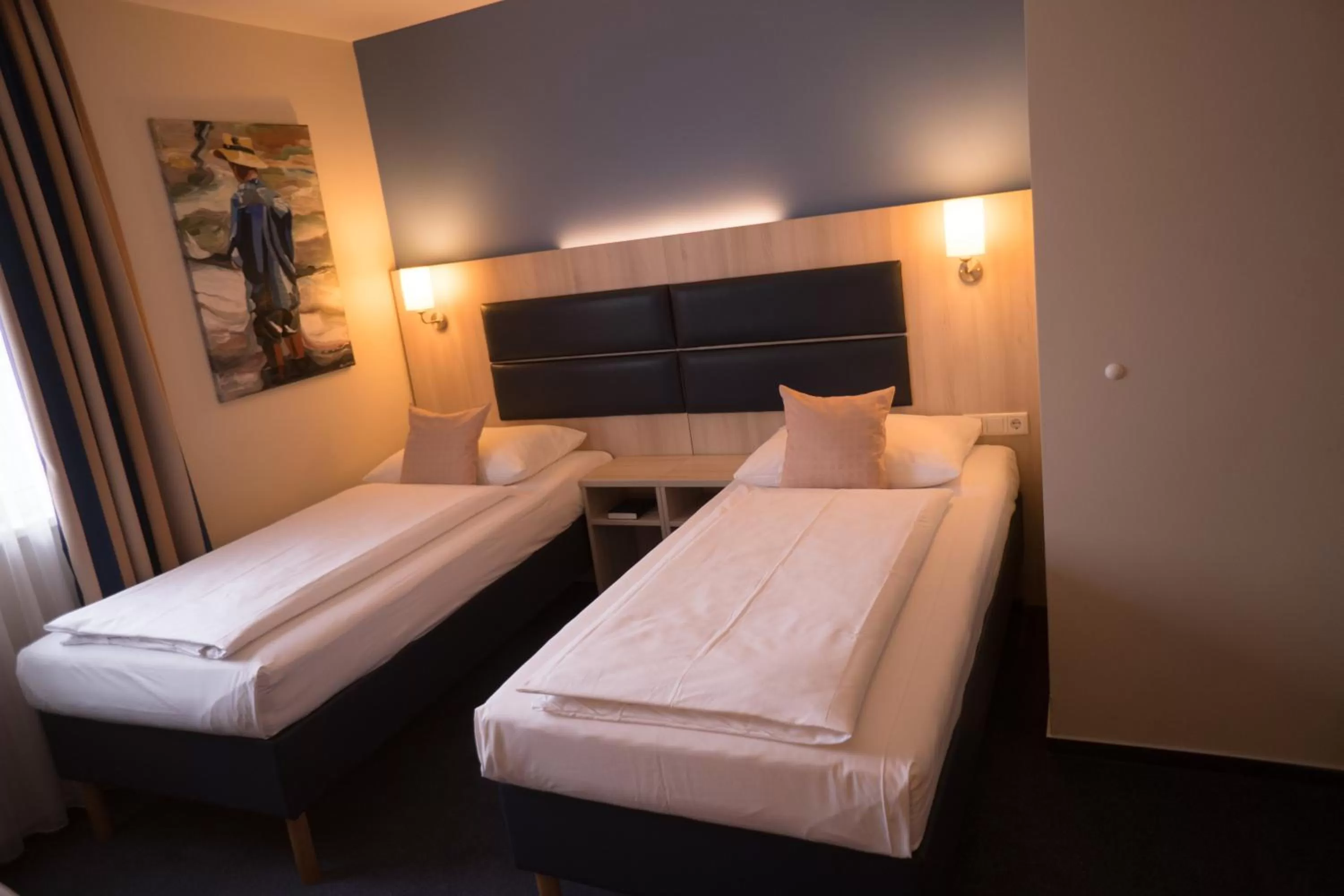 Photo of the whole room, Bed in Hotel Rödelheimer Hof - Am Wasserturm