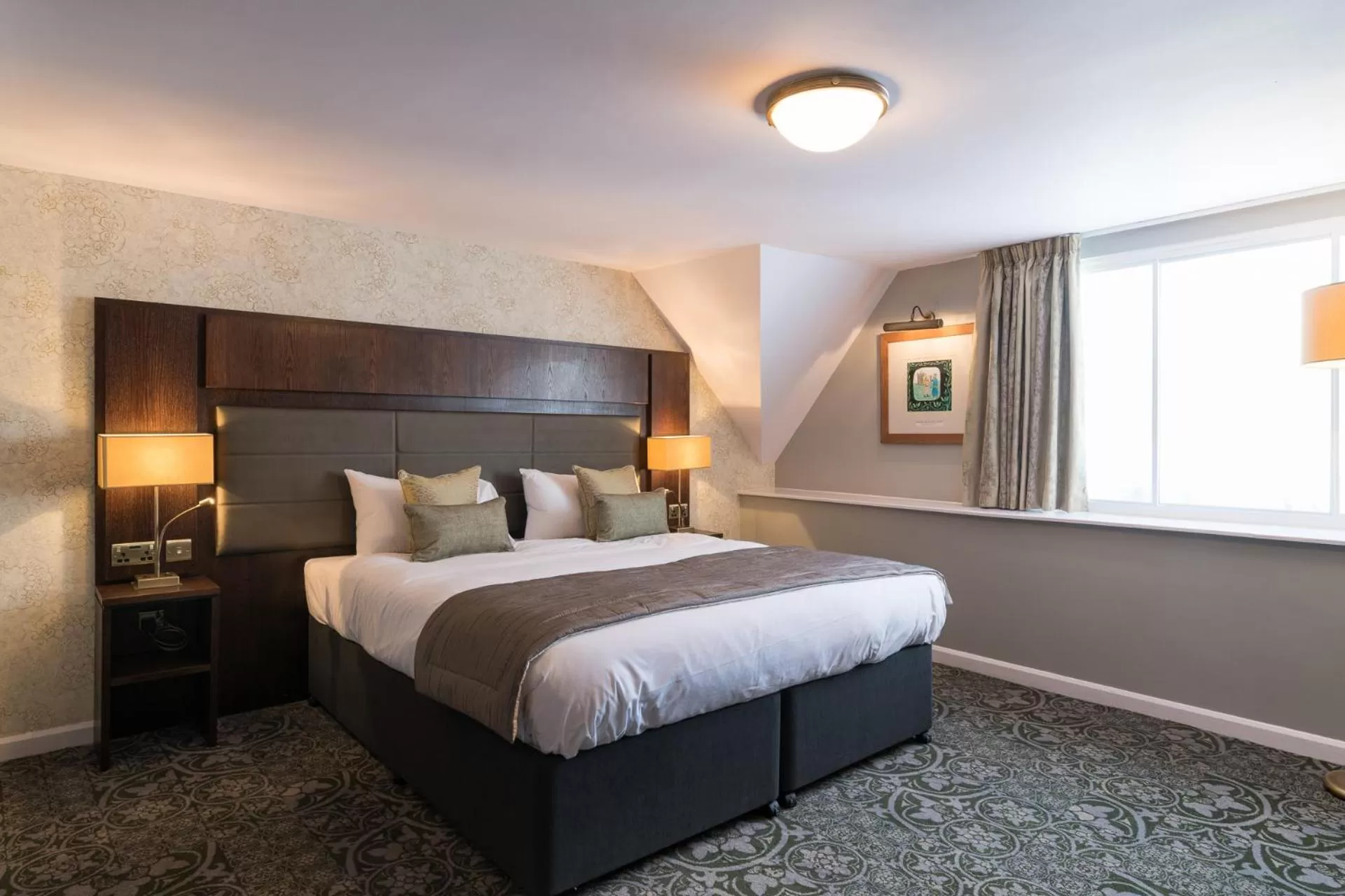 Bed in The King's Head Hotel - JD Wetherspoon