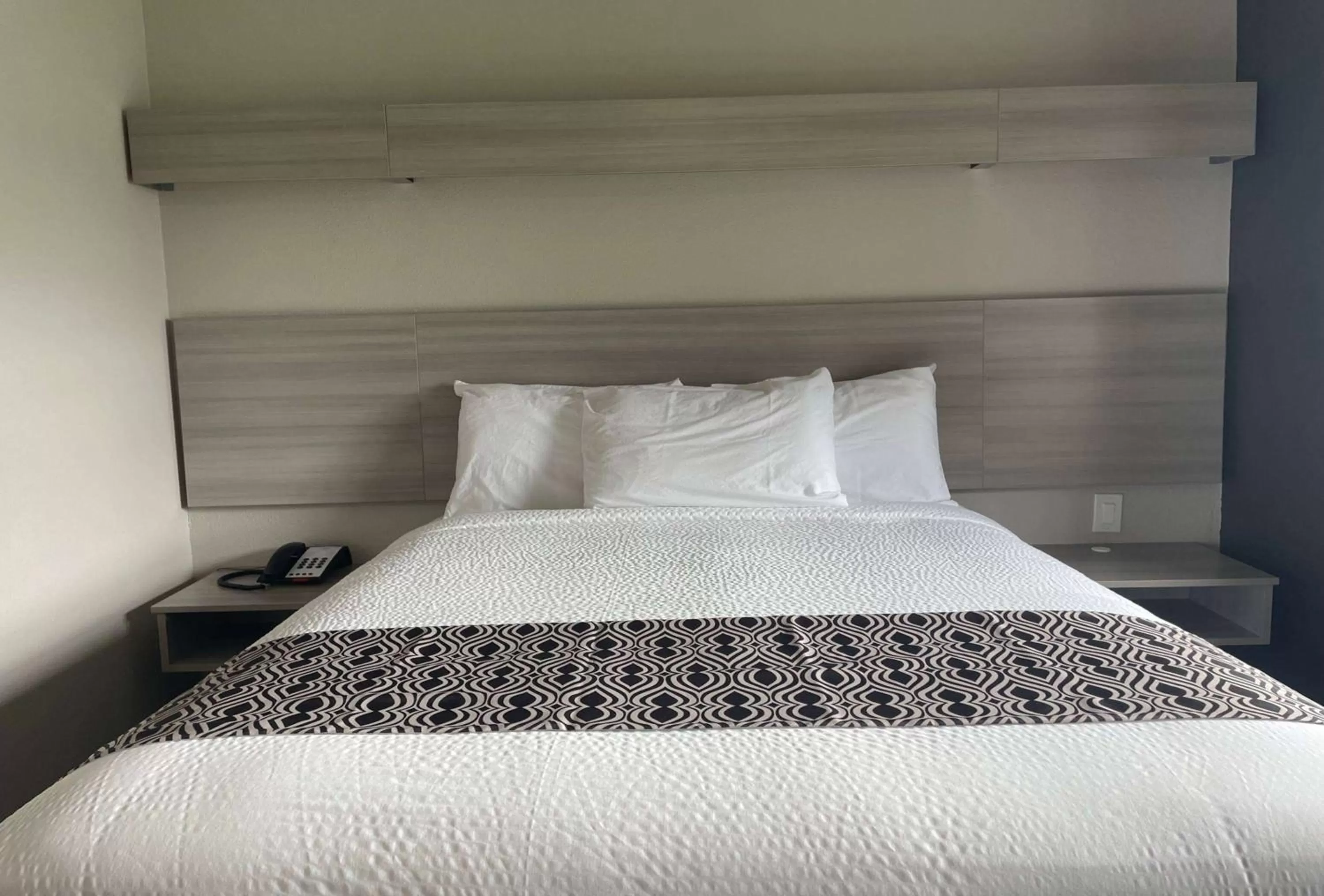 Photo of the whole room, Bed in Microtel Inn & Suites by Wyndham Bossier City