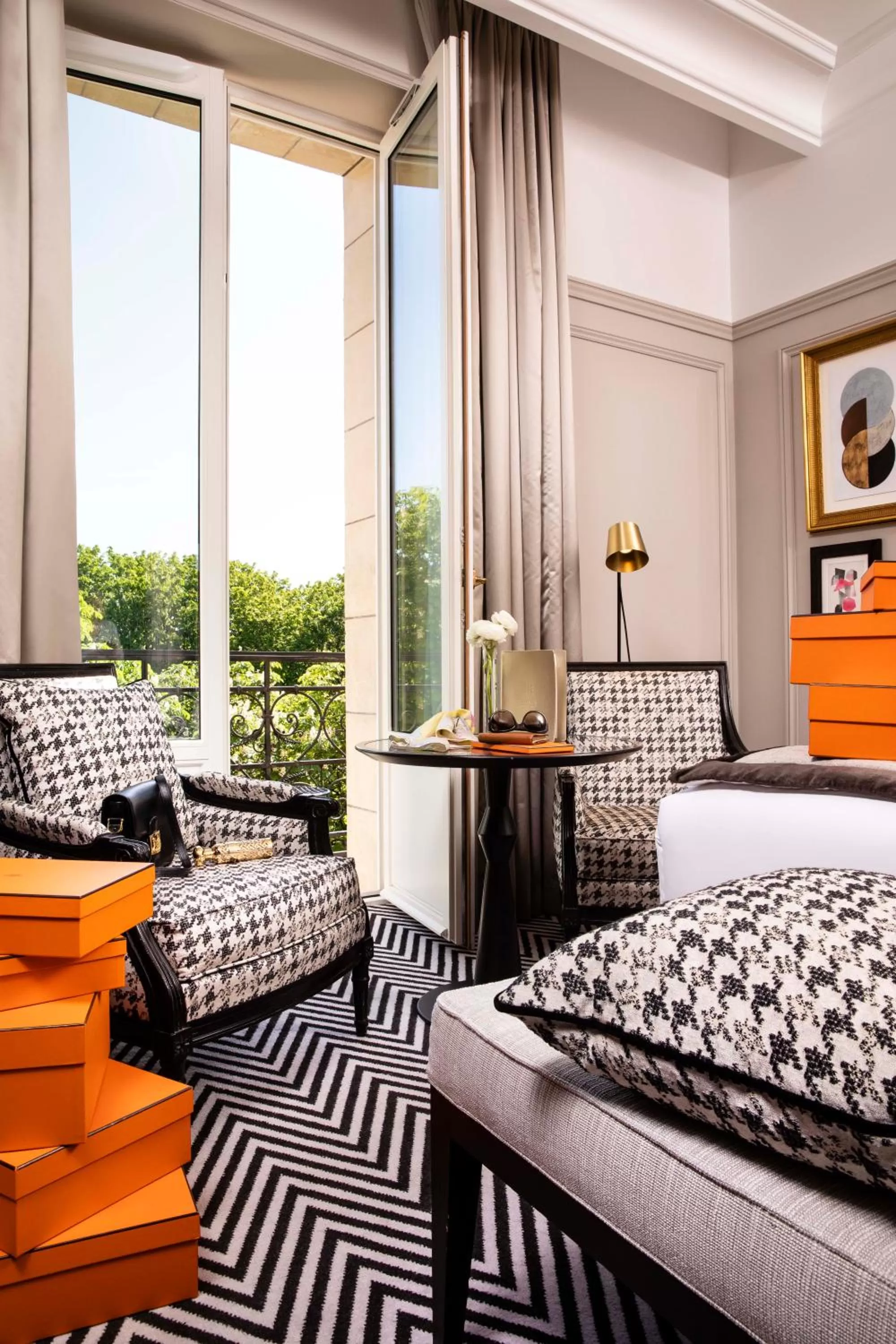 Living room, Bed in Le Damantin Hôtel & Spa