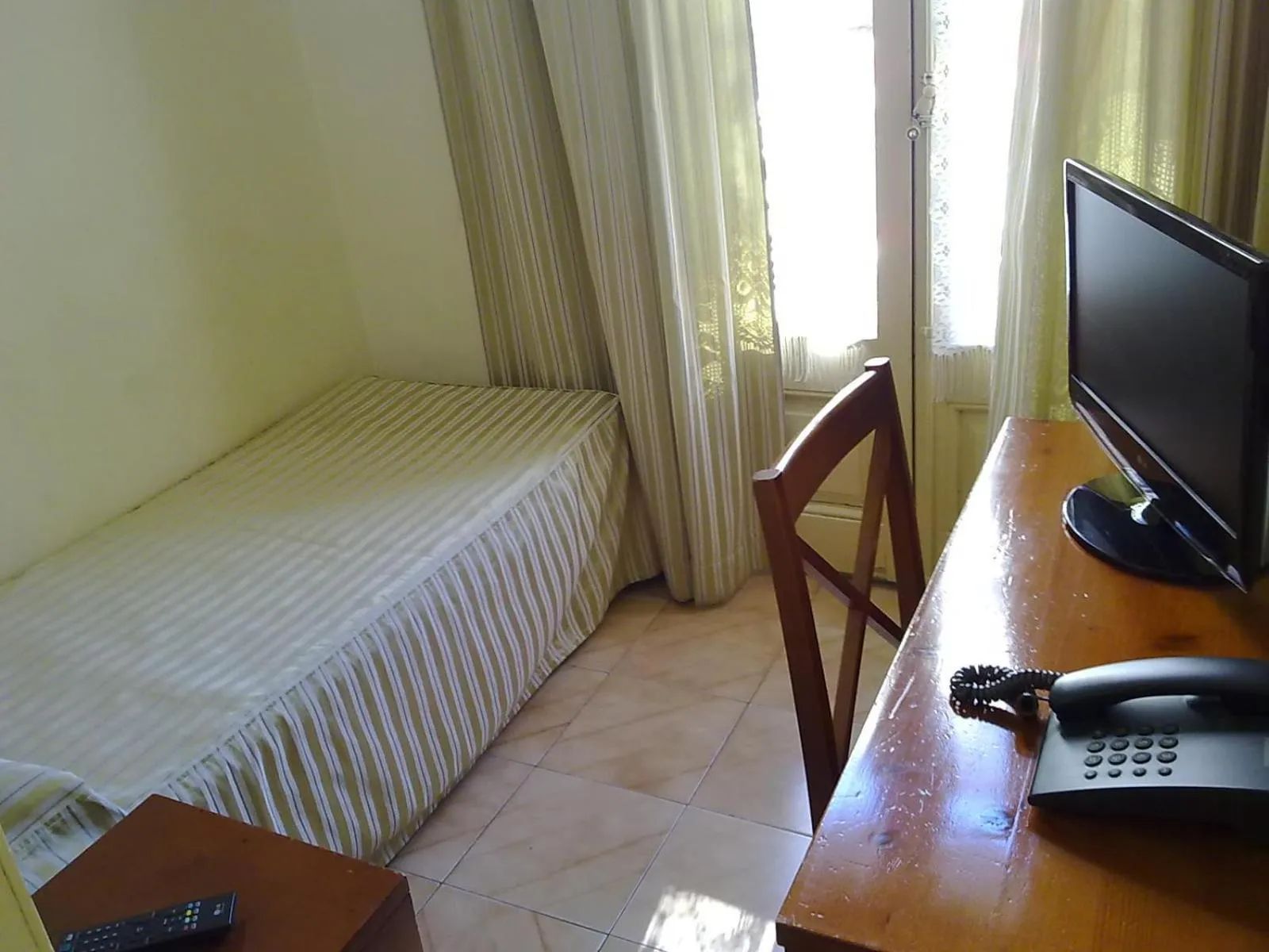 Photo of the whole room, Bed in Hotel Toledano Ramblas