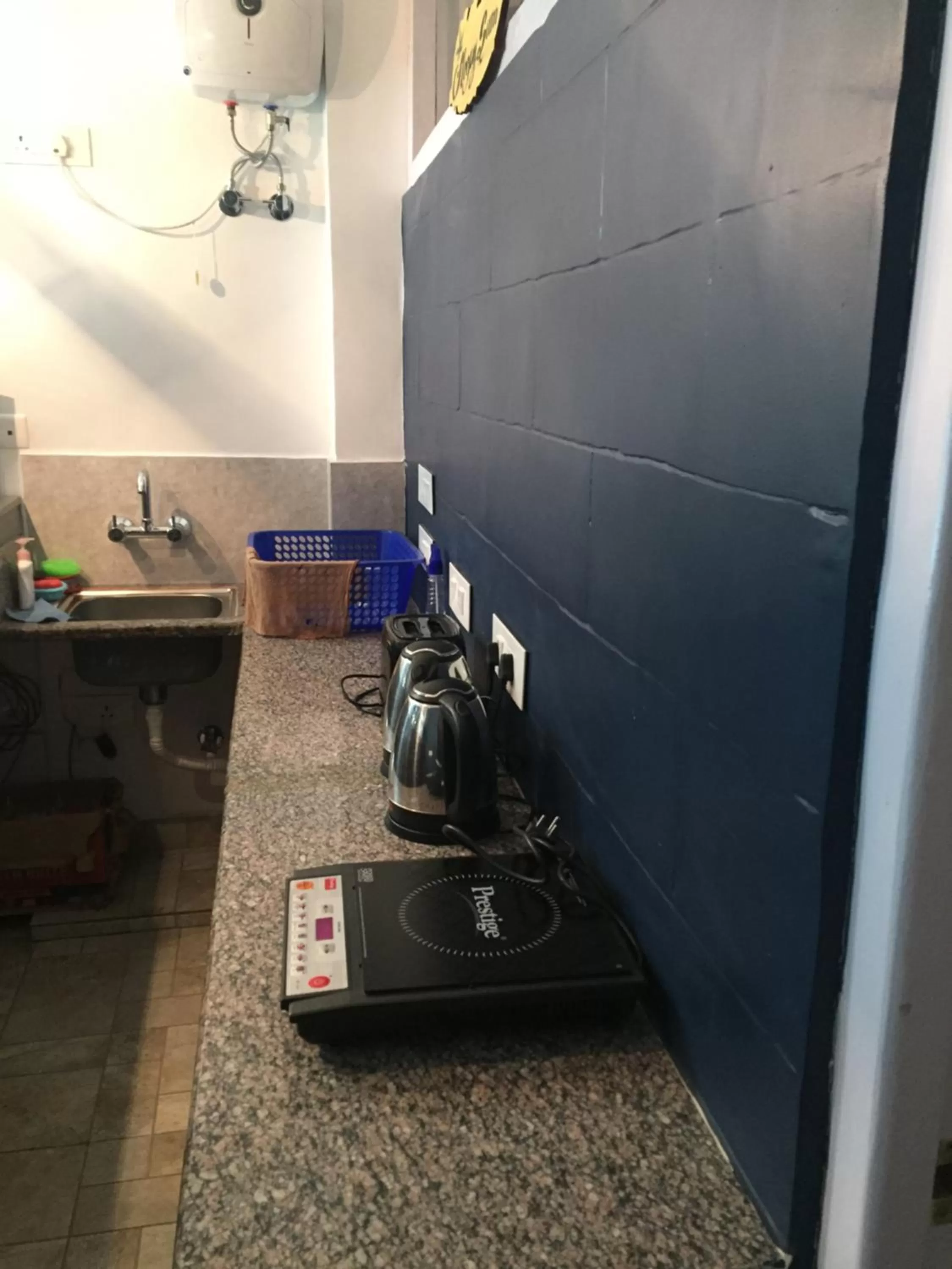 Kitchen or kitchenette in Sleepy Sam -The Traveller’s Hostel