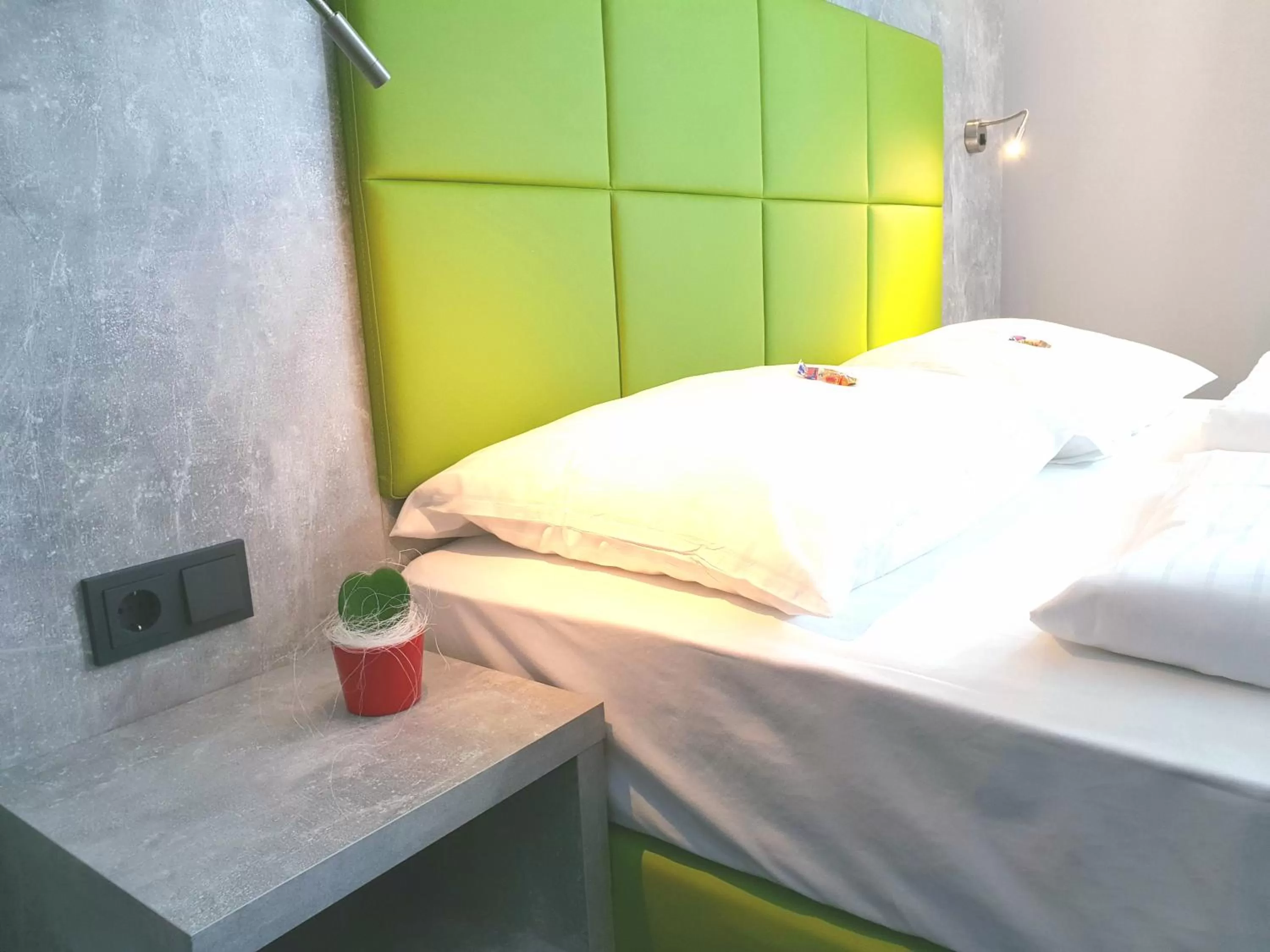 Photo of the whole room, Bed in SleepySleepy Hotel Dillingen