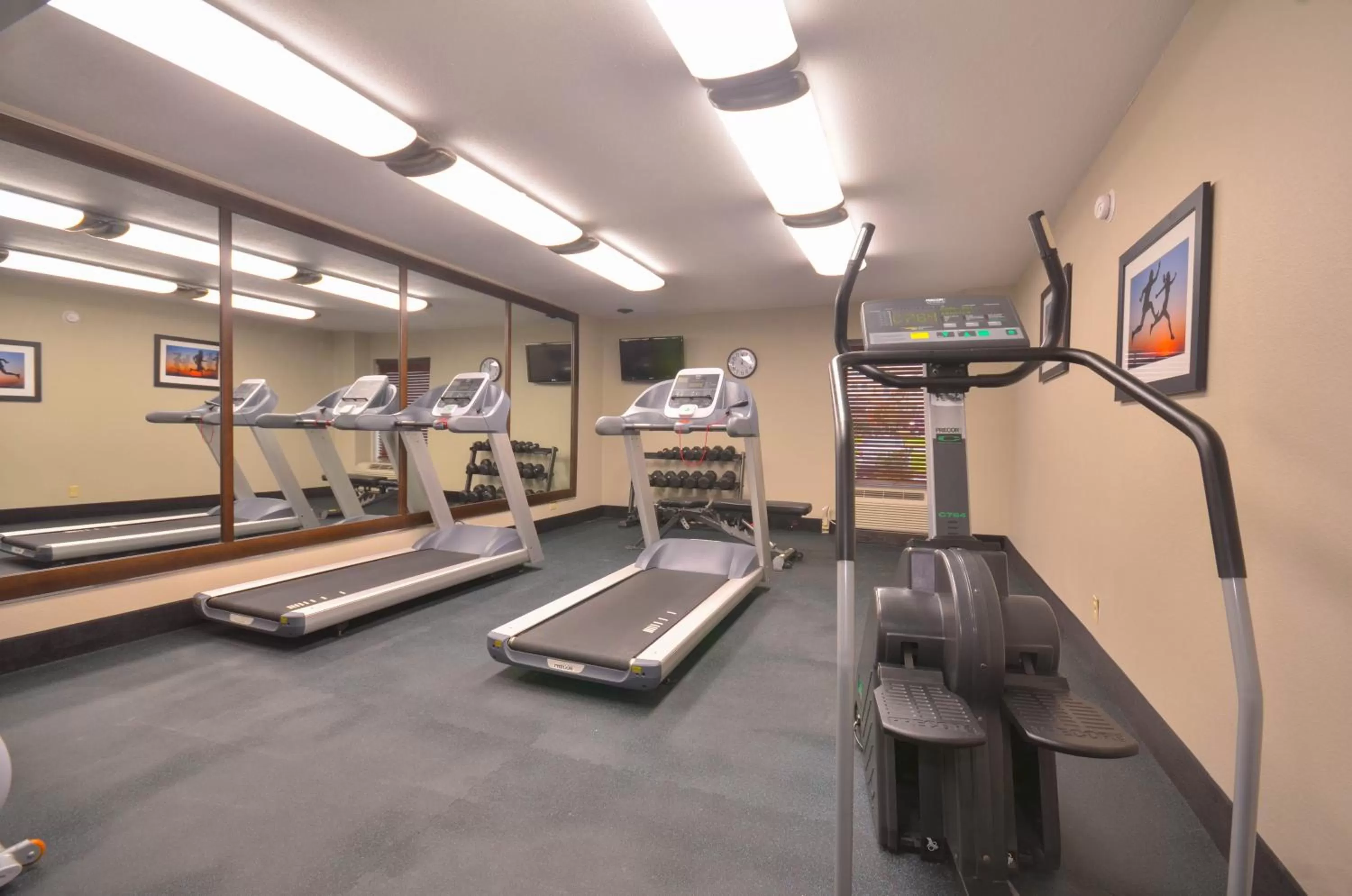 Fitness centre/facilities in Holiday Inn Express & Suites Fayetteville University of Arkansas Area by IHG
