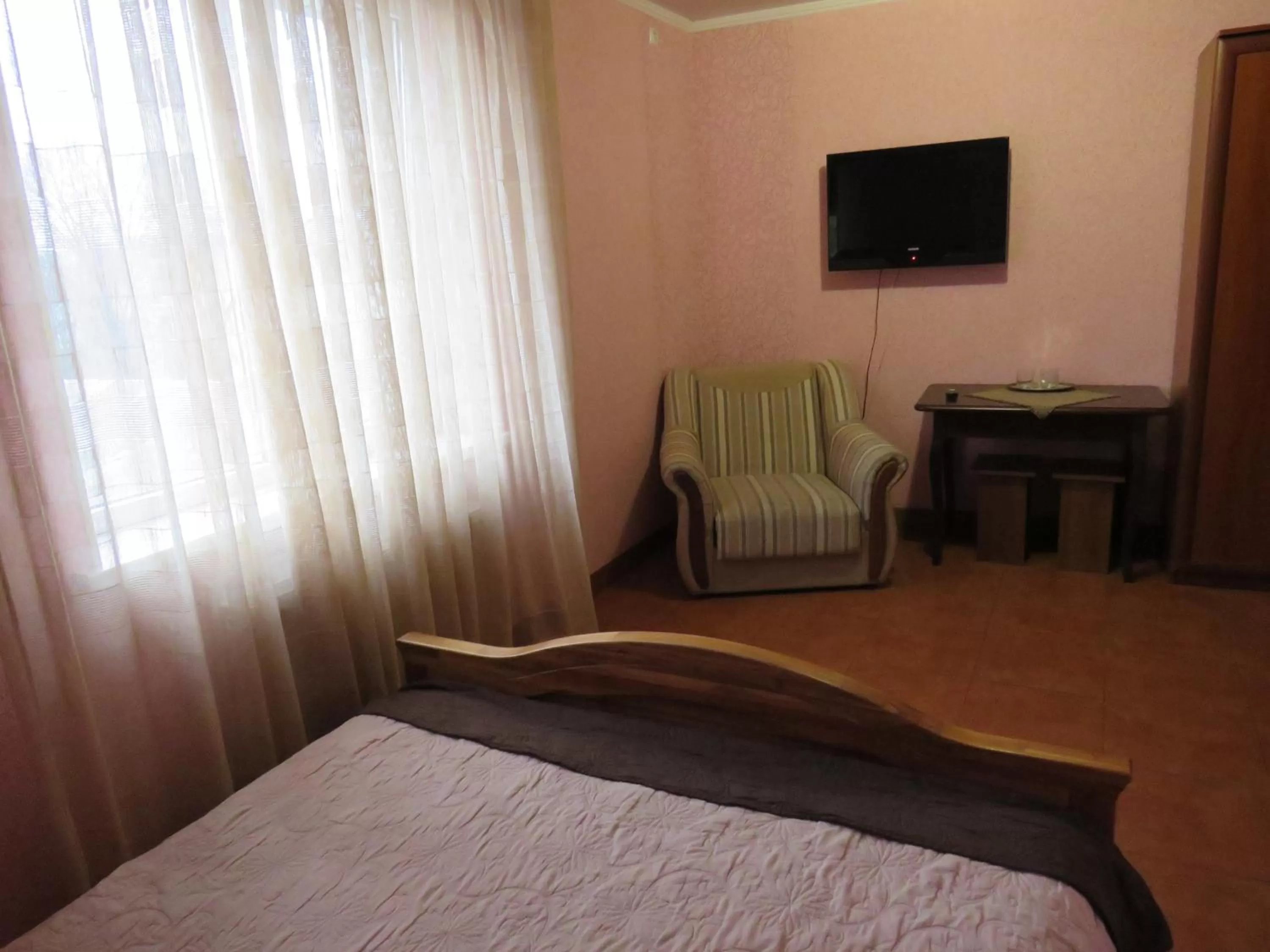 TV/Entertainment Center in Monte-Kristo Hotel