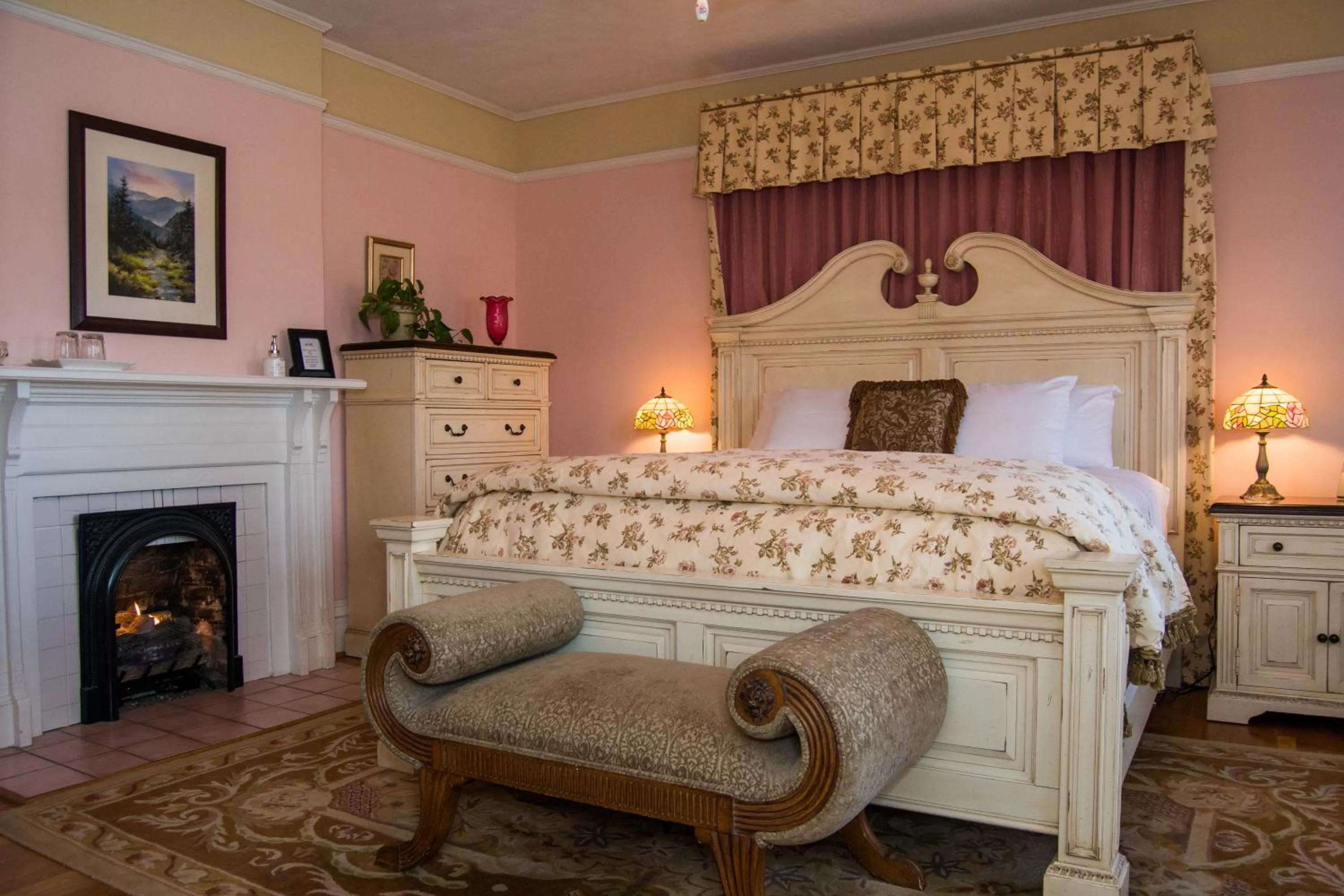 Photo of the whole room, Bed in Oak Hill On Love Lane Bed and Breakfast Inn