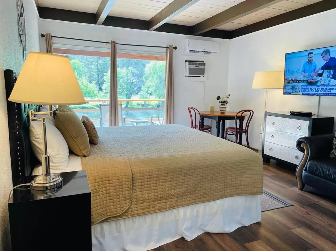 Bed in Riverfront Lodging