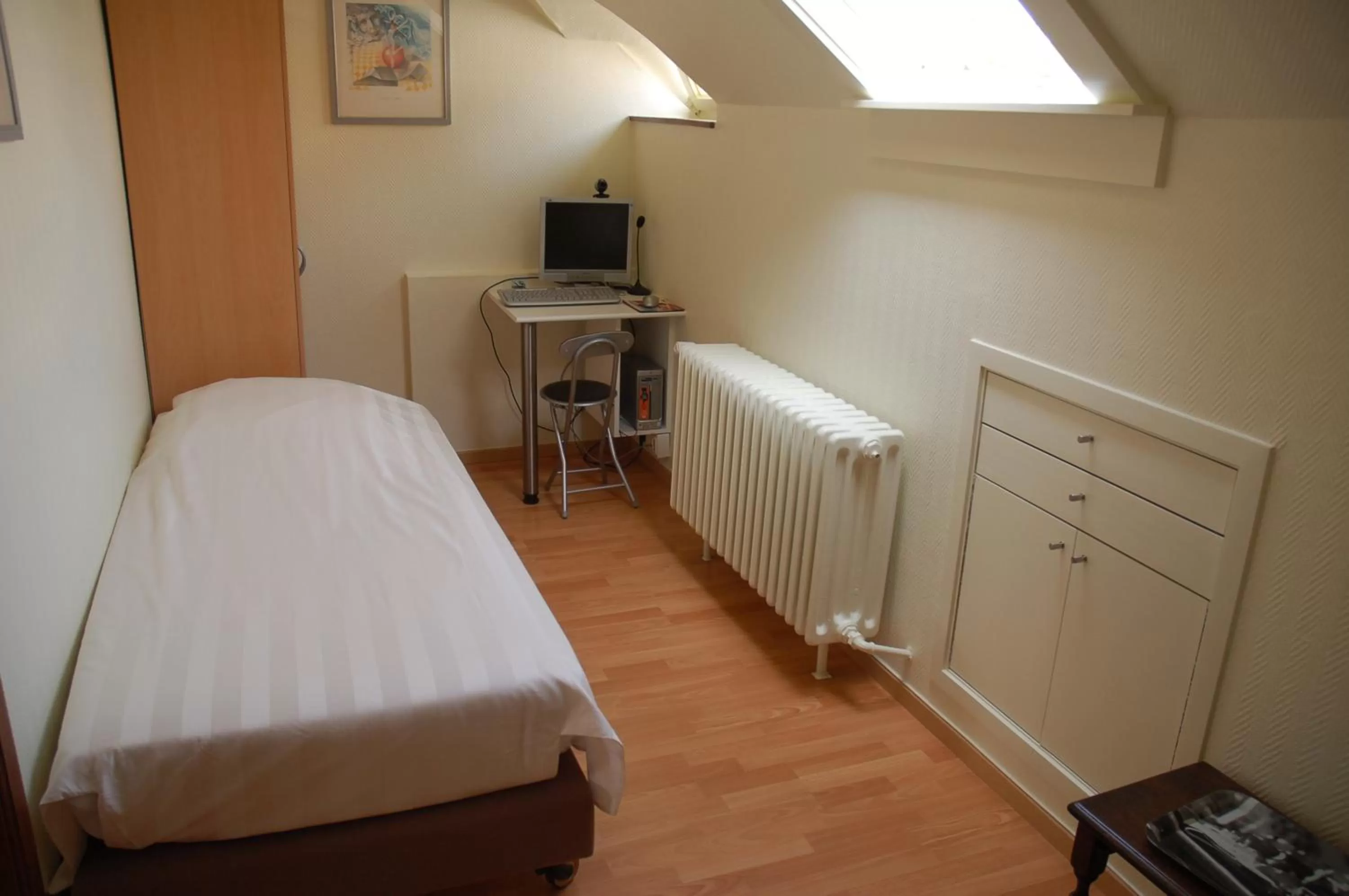 Shower, Bed in B&B Bloemenweelde