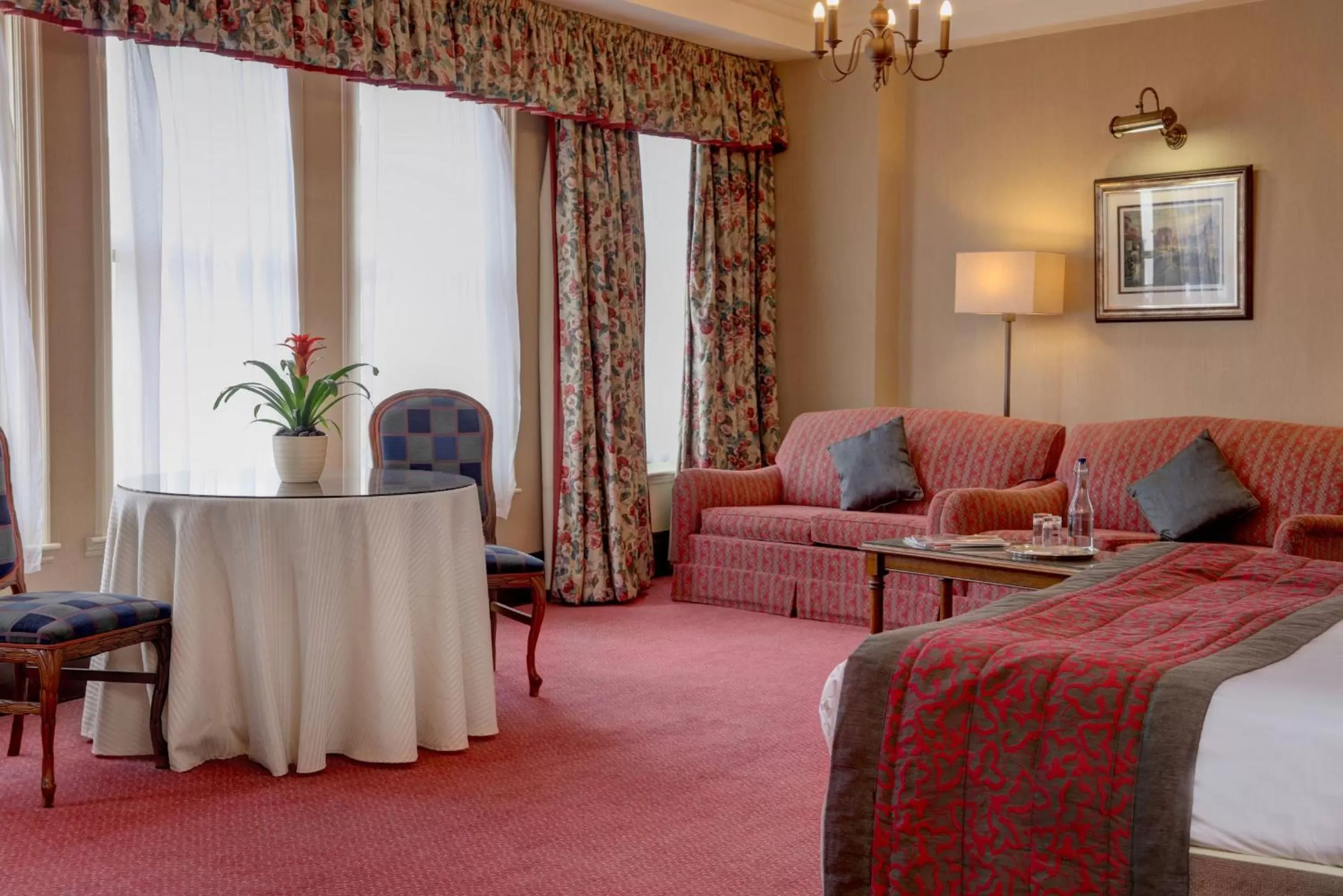 Bathroom in Crown & Mitre Hotel