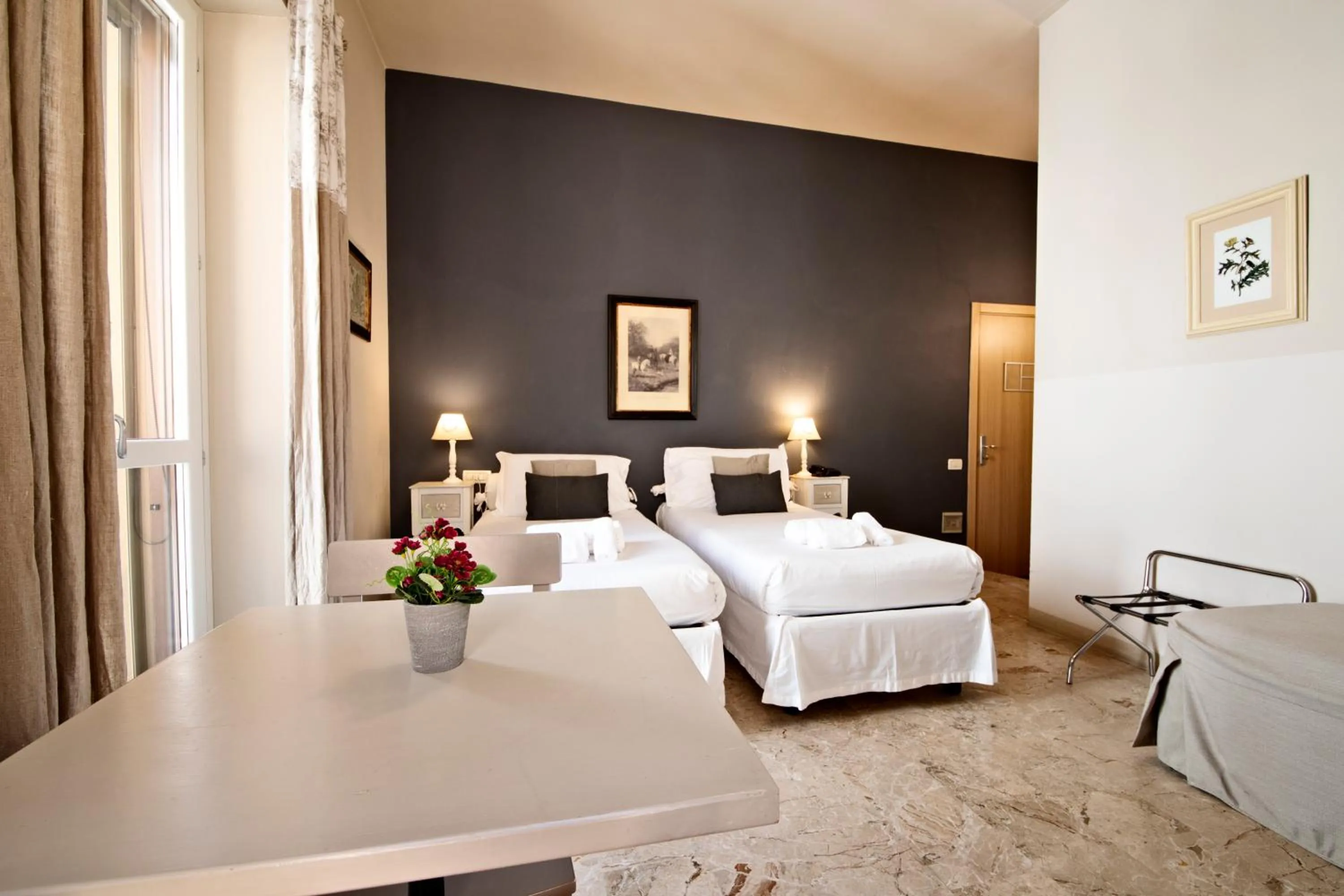 Bed in Hotel Broletto - Centro Storico