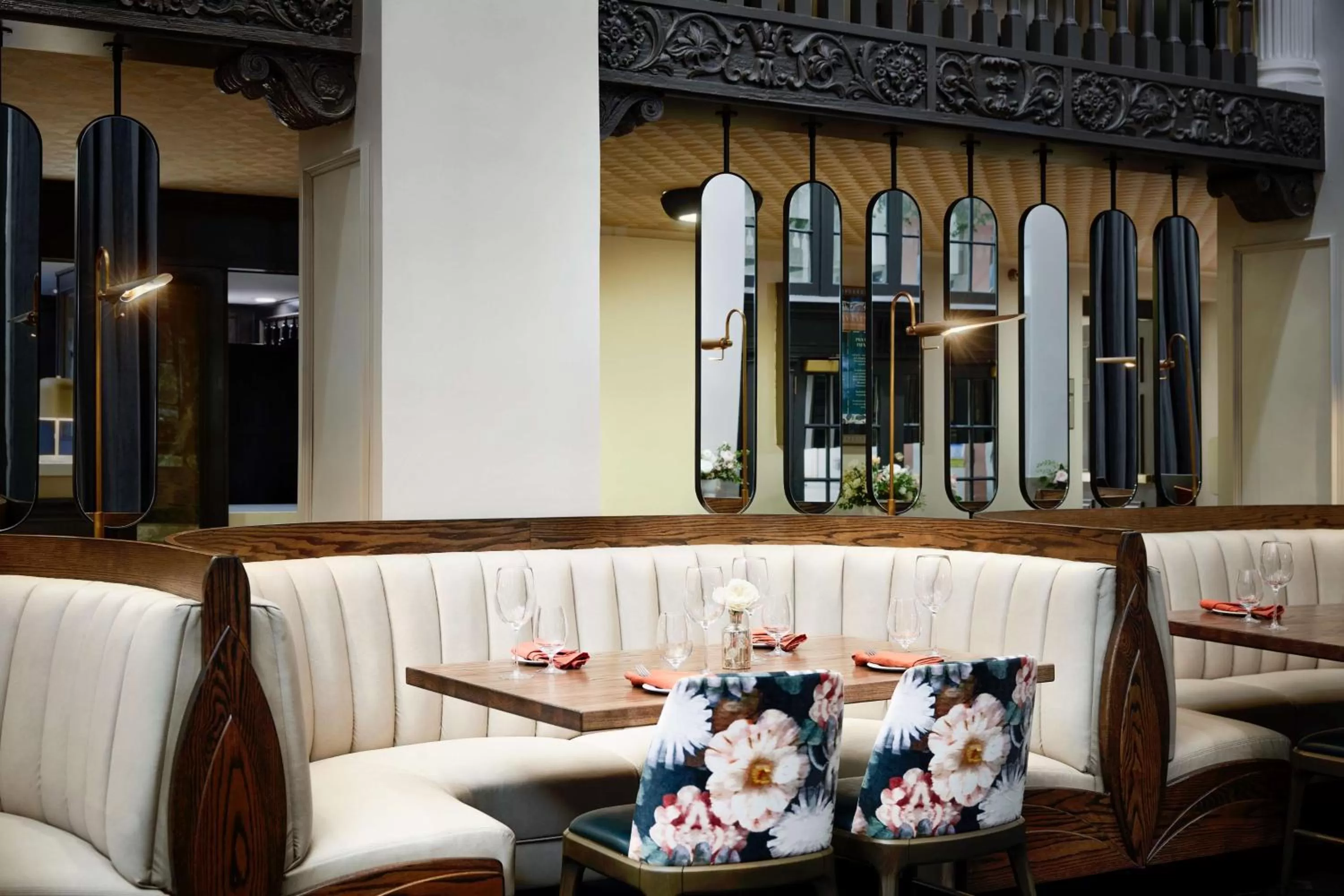 Lounge or bar in The Terrace Hotel Lakeland, Tapestry Collection by Hilton