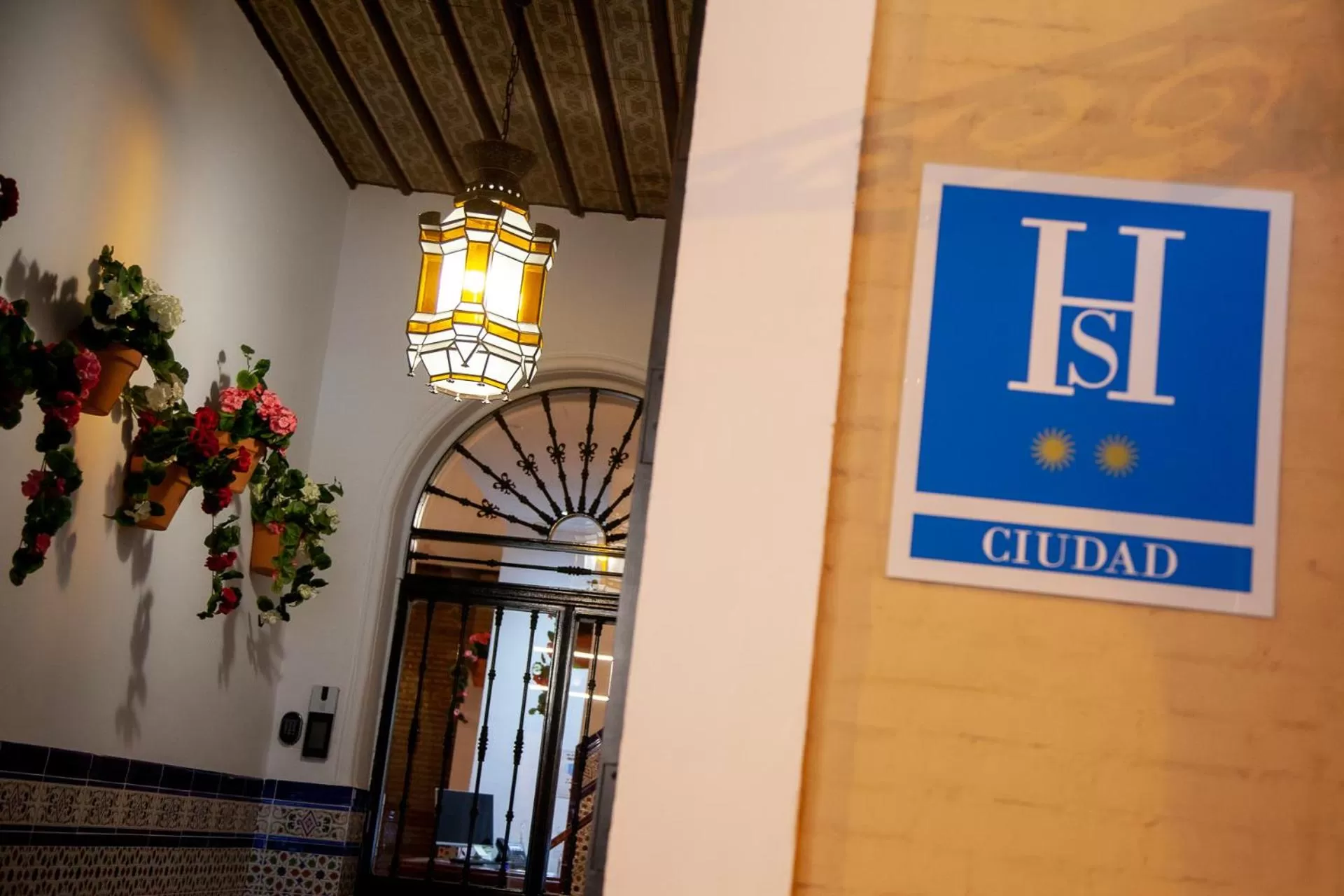 Facade/entrance in Noches en Triana