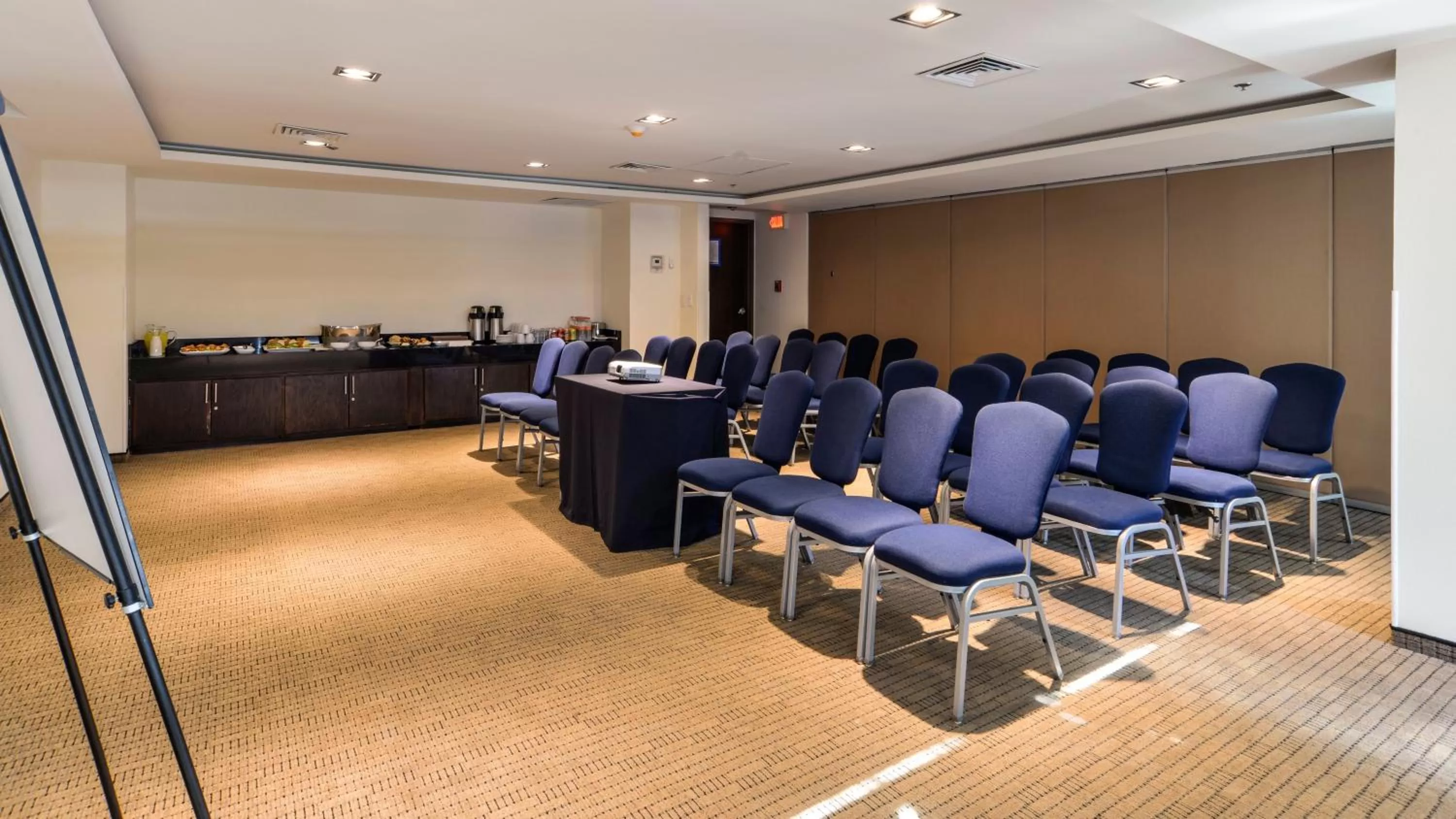 Meeting/conference room in Holiday Inn Express Culiacan by IHG