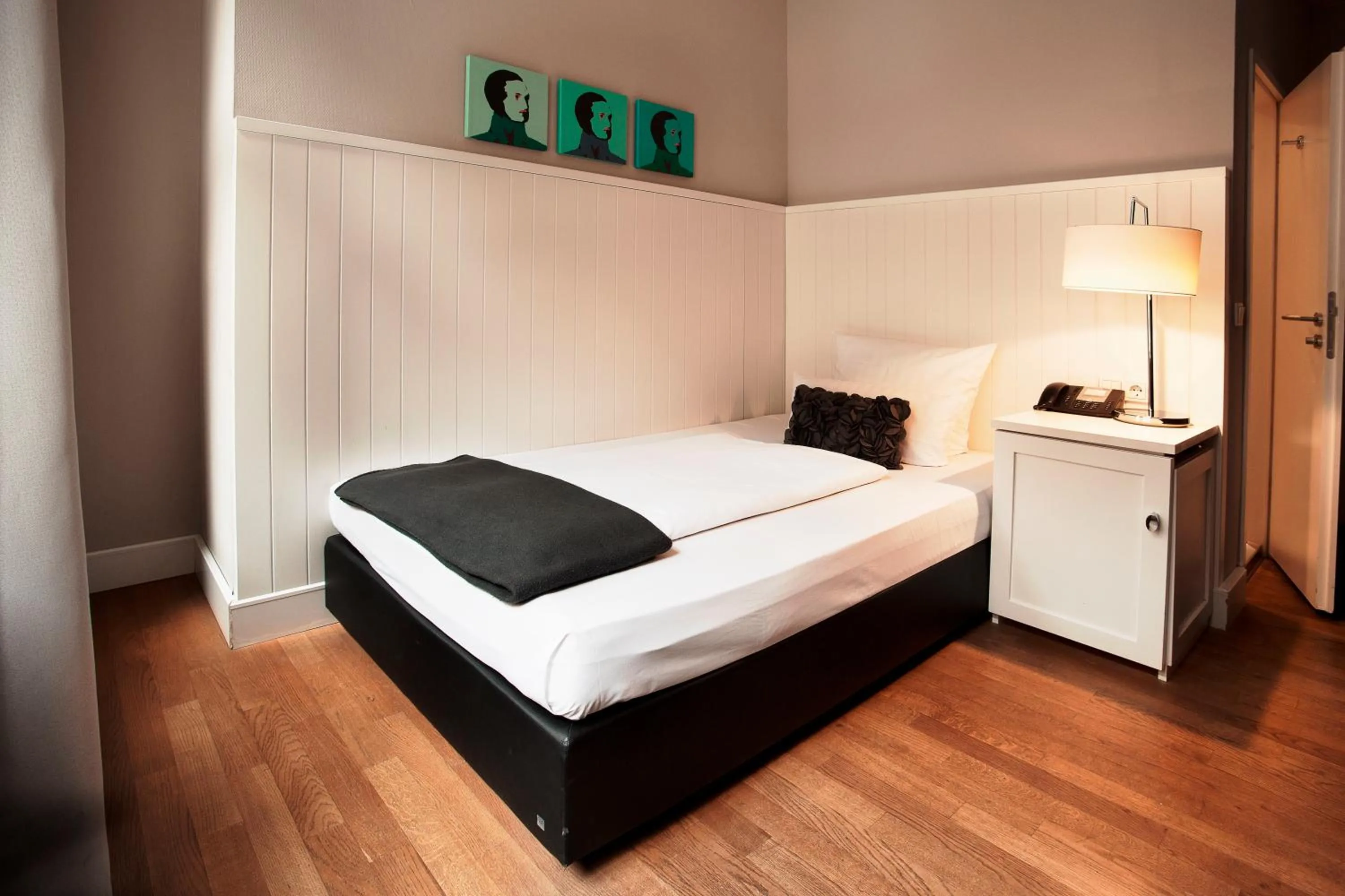 Photo of the whole room, Bed in Hotel Victoria