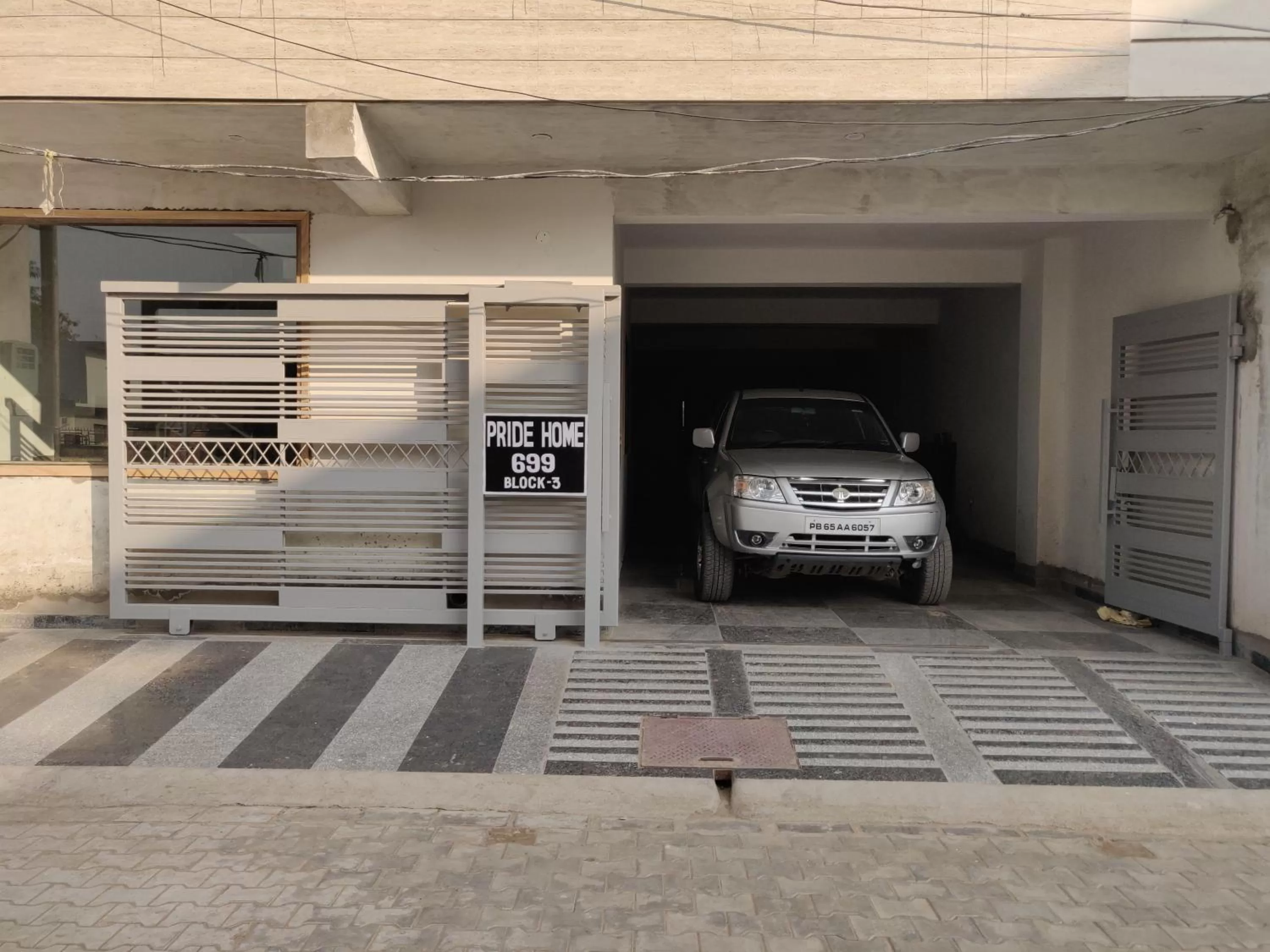 Facade/entrance in Pride Home