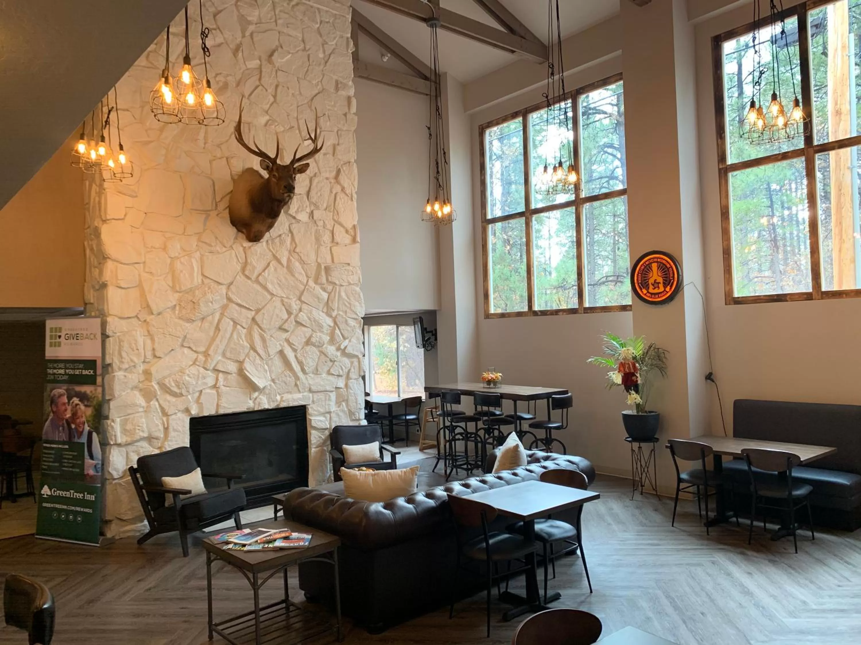 Lounge or bar in GreenTree Inn & Suites Pinetop