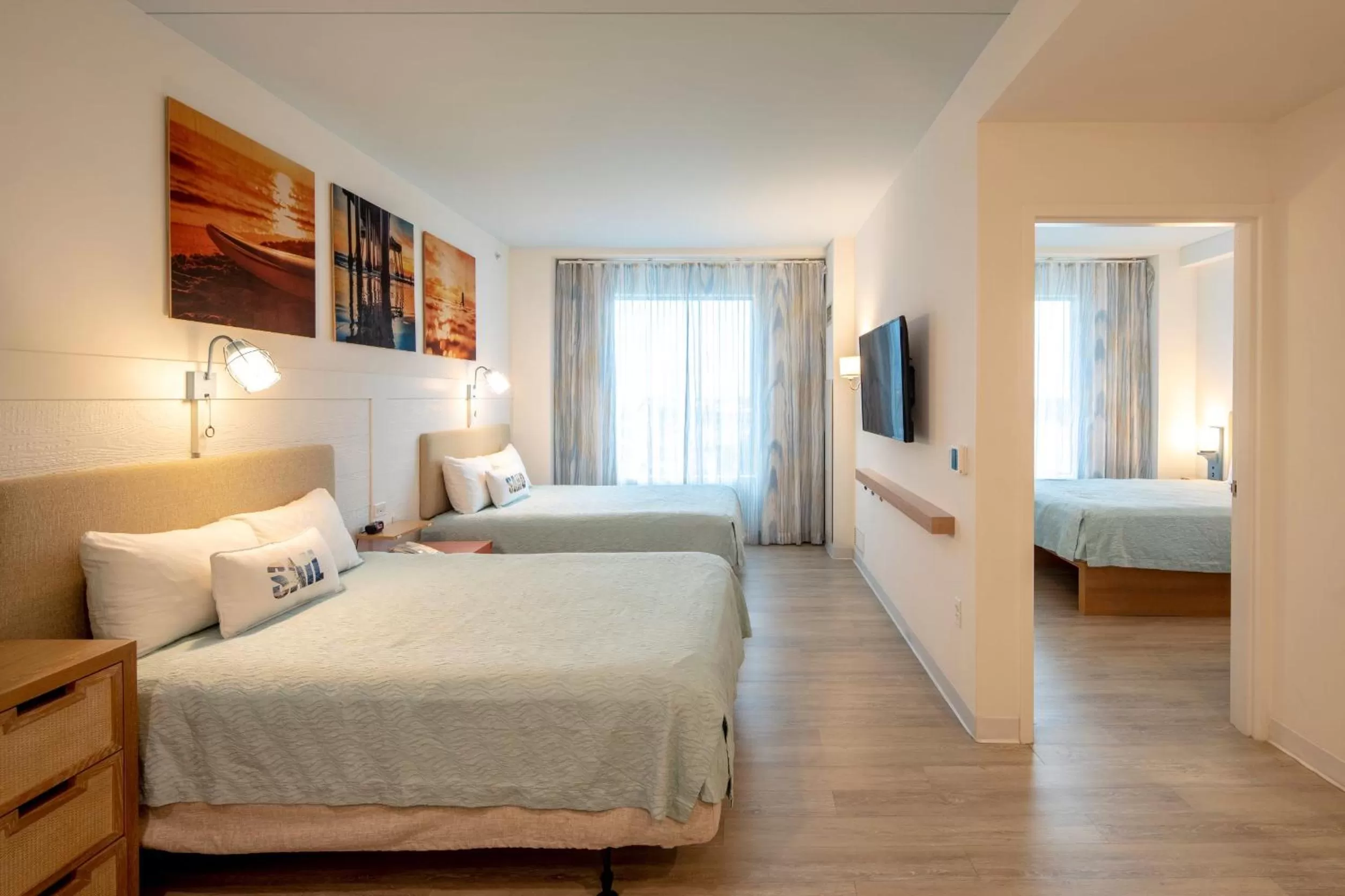 Two-Bedroom Suite with Roll-In Shower Mobility Accessible (Includes Early Park Admission*)  in Universal’s Endless Summer Resort – Dockside Inn and Suites