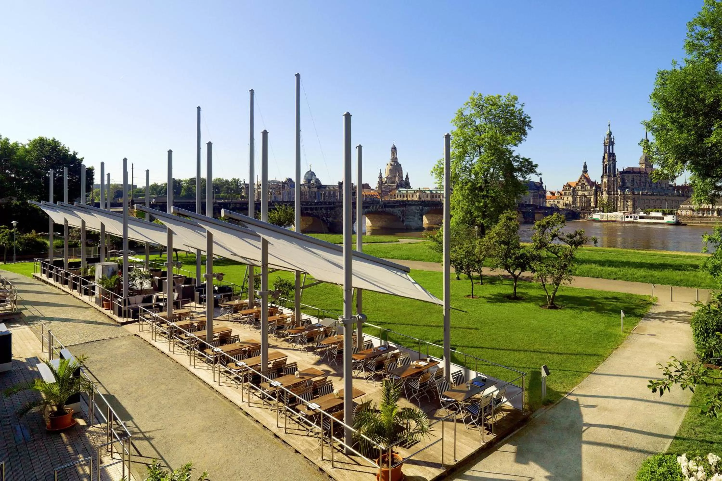 Restaurant/places to eat in Bilderberg Bellevue Hotel Dresden