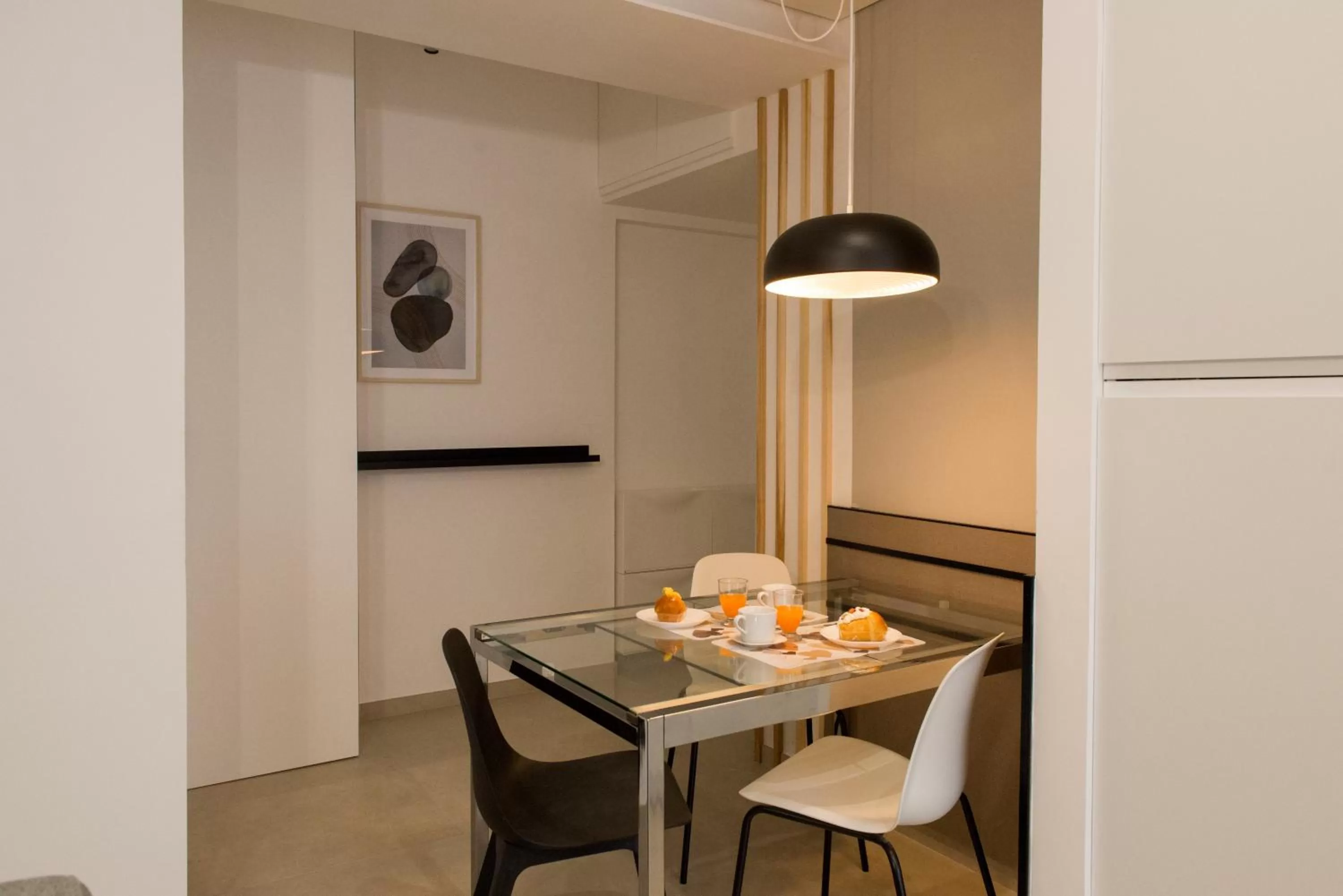 Coffee/tea facilities, Dining Area in Leflole Residence B&B