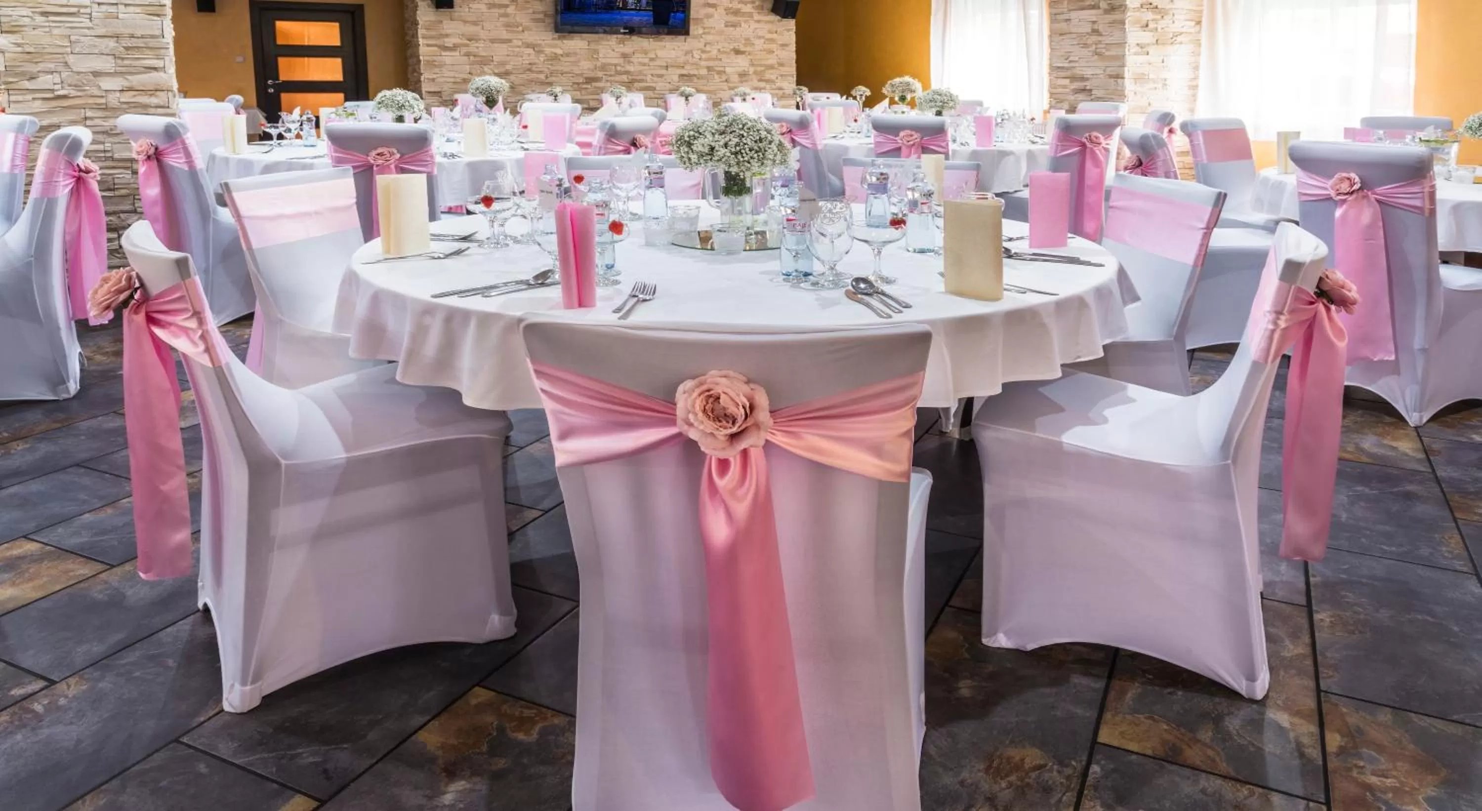 Restaurant/places to eat in Hotel Polo