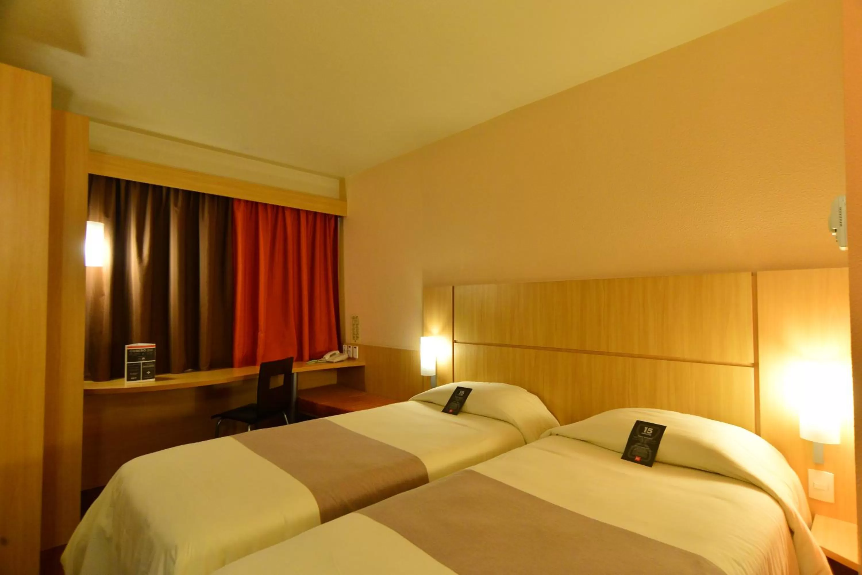 Photo of the whole room, Bed in ibis Caxias do Sul