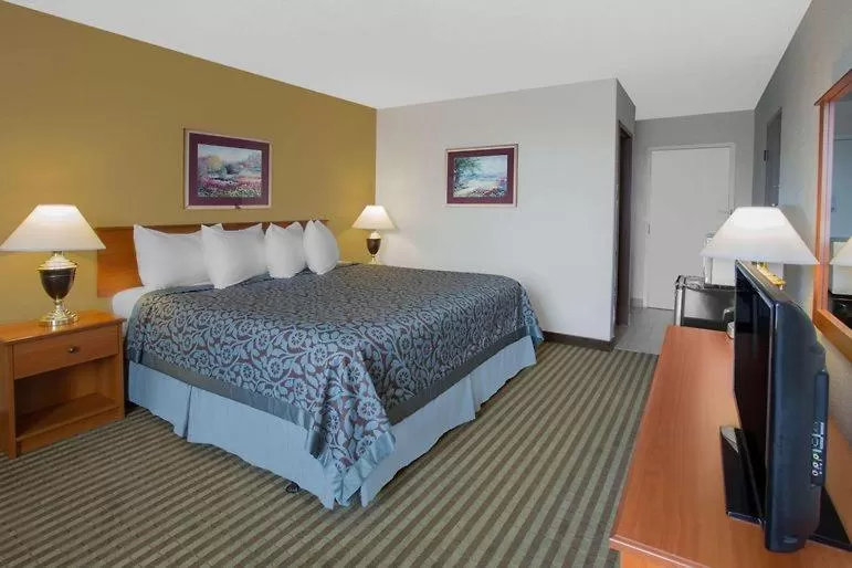 Bed in Super Stay Inn Princeton