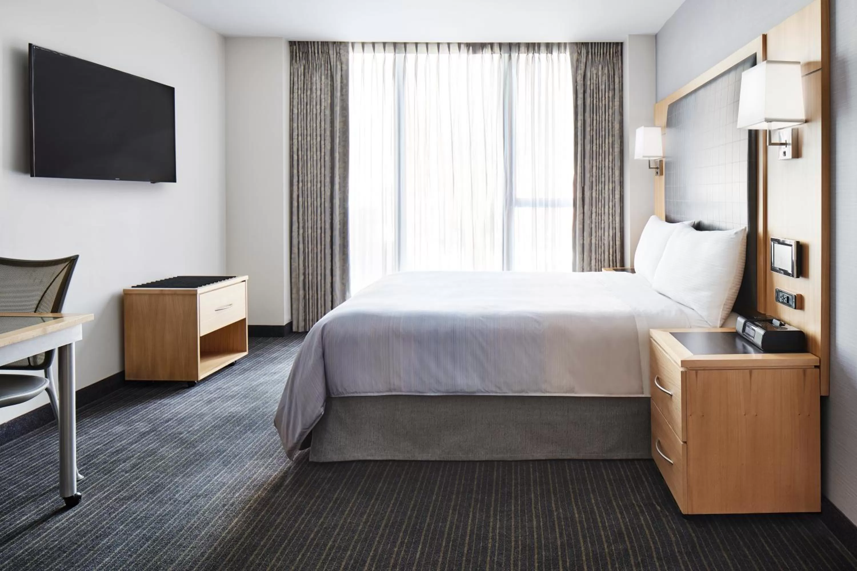 Bedroom, Bed in World Center Hotel