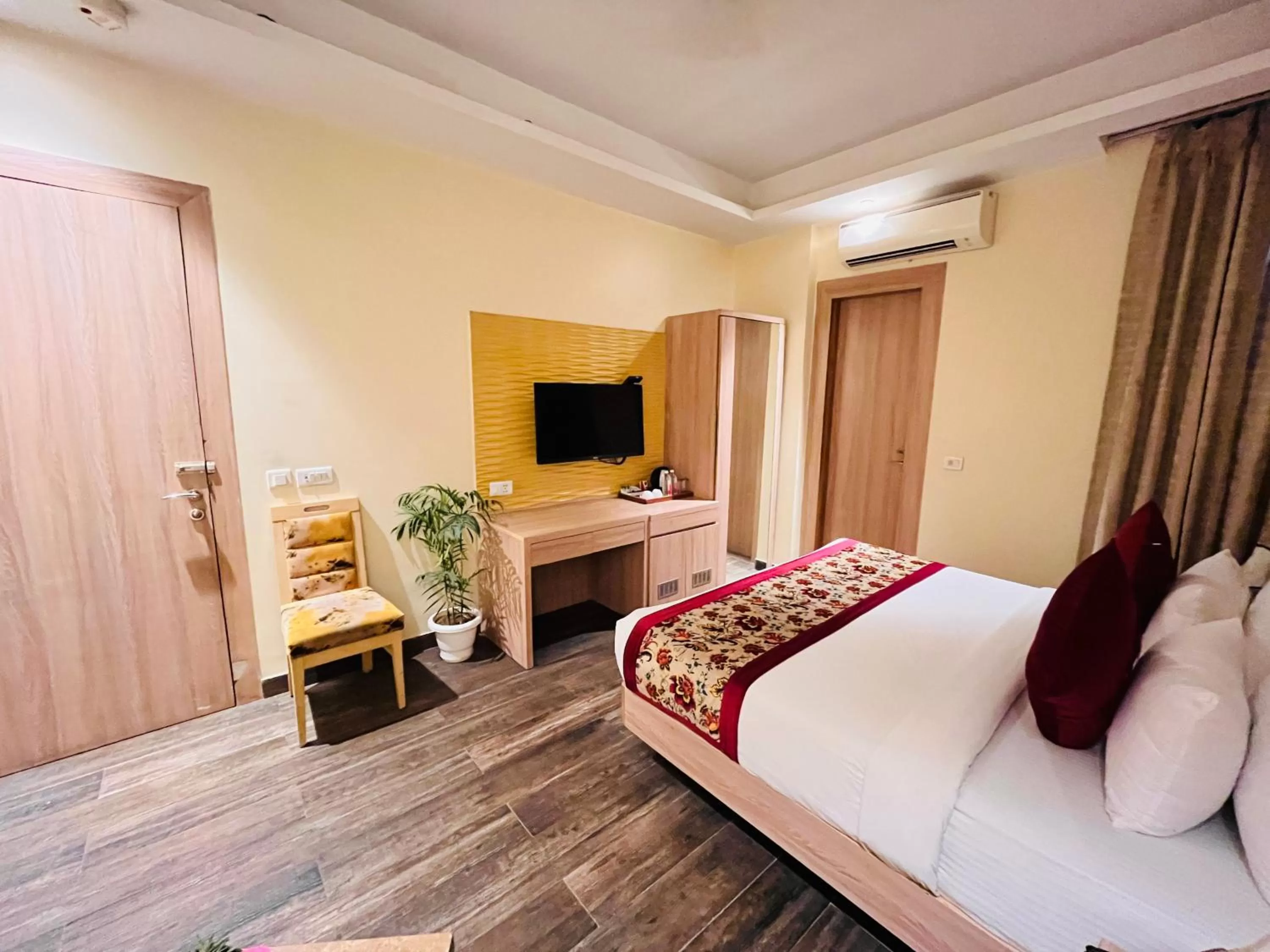 Bed in Hotel Banz near Delhi Airport