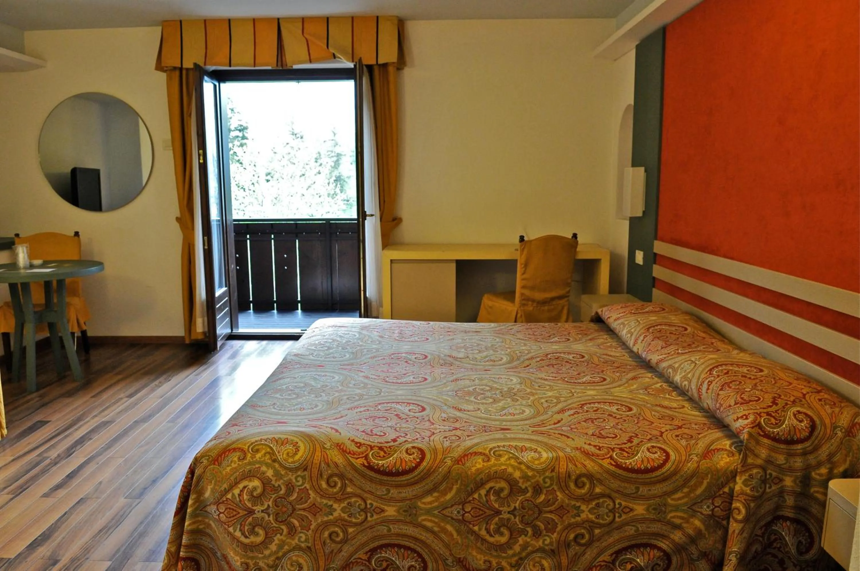 Bedroom, Bed in Hotel Baita Clementi