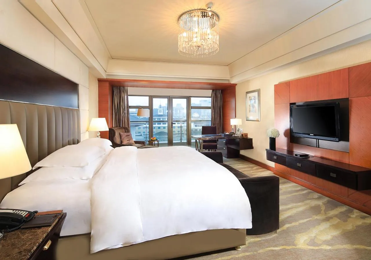 Bed in Wyndham Grand Plaza Royale Hangzhou