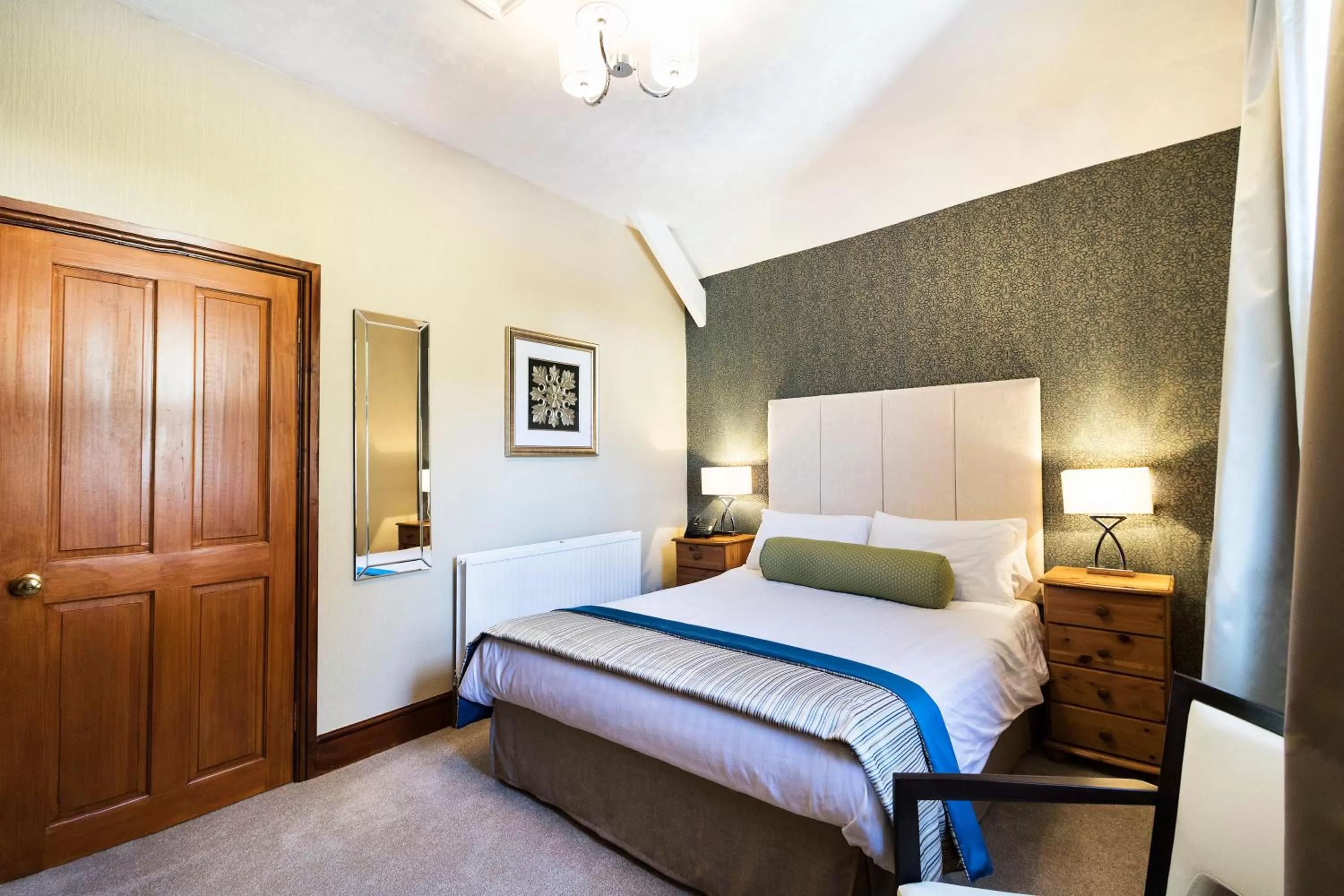 Bedroom, Bed in The Shrubbery Hotel, Ilminster