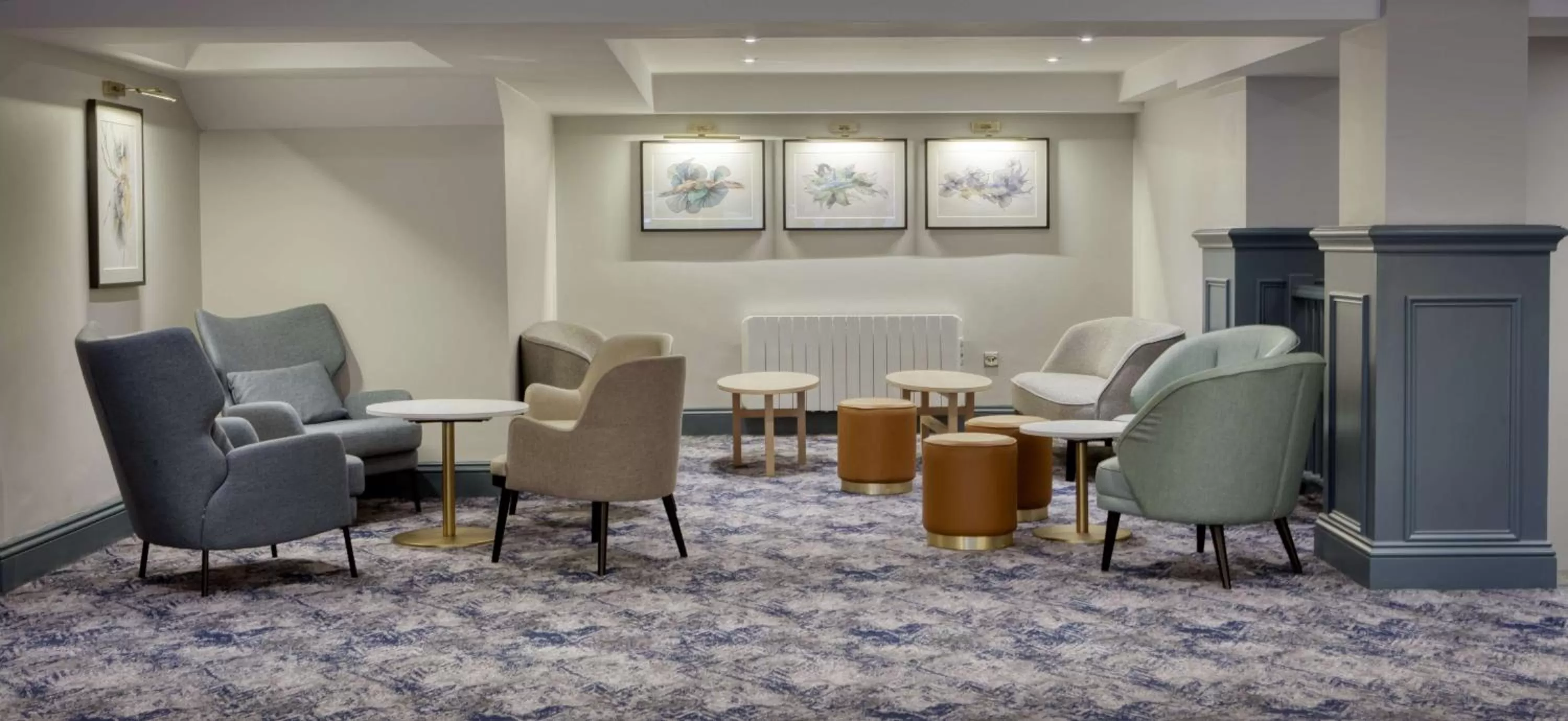 Lobby or reception in Hilton Cobham